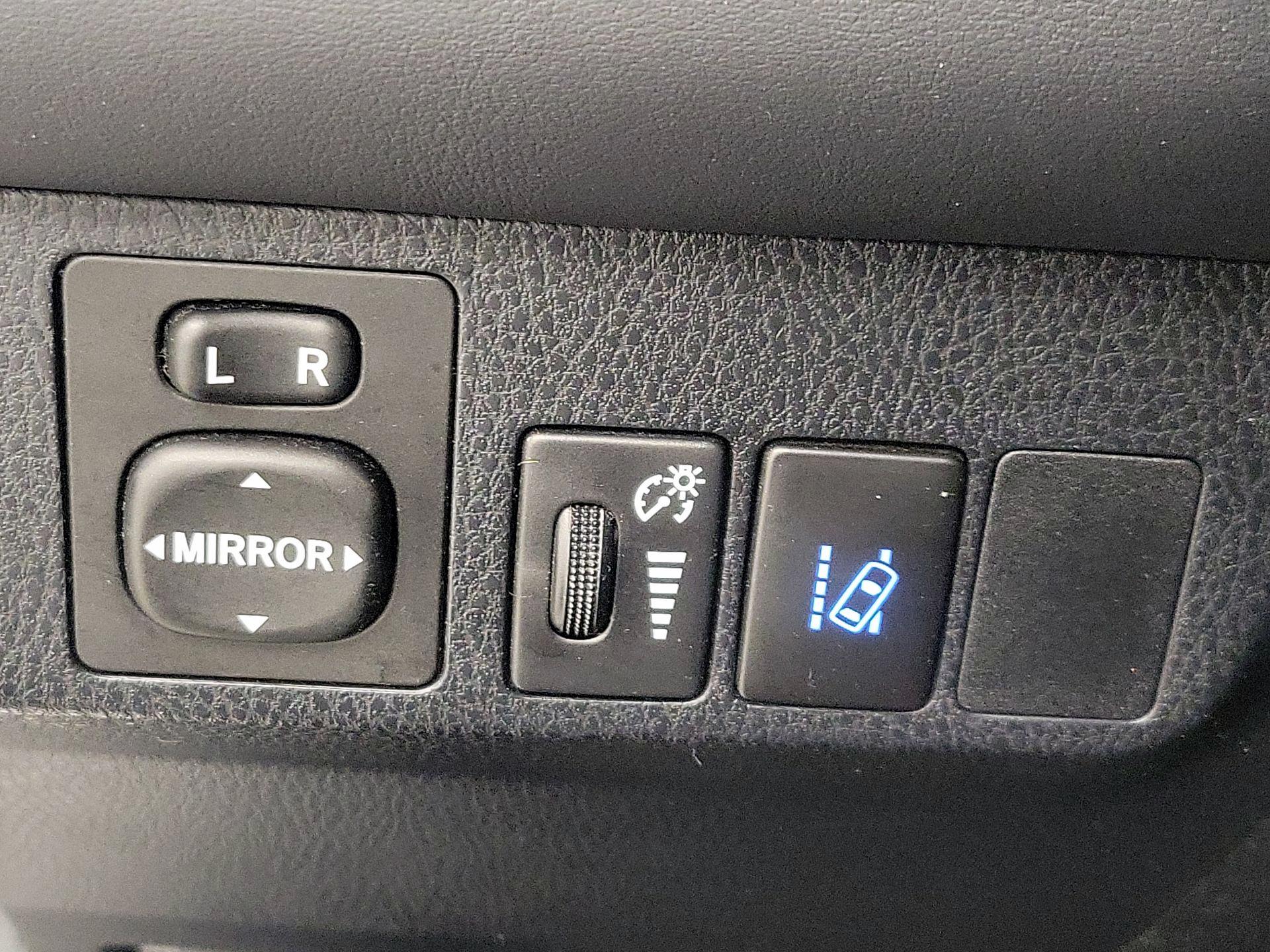 Thumbnail: 2018 Toyota RAV4 - 13