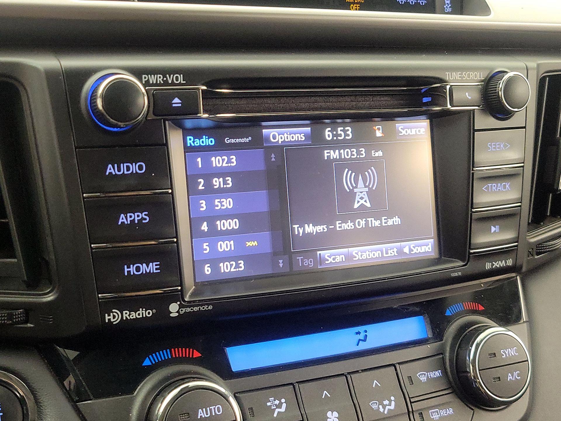 Thumbnail: 2018 Toyota RAV4 - 15