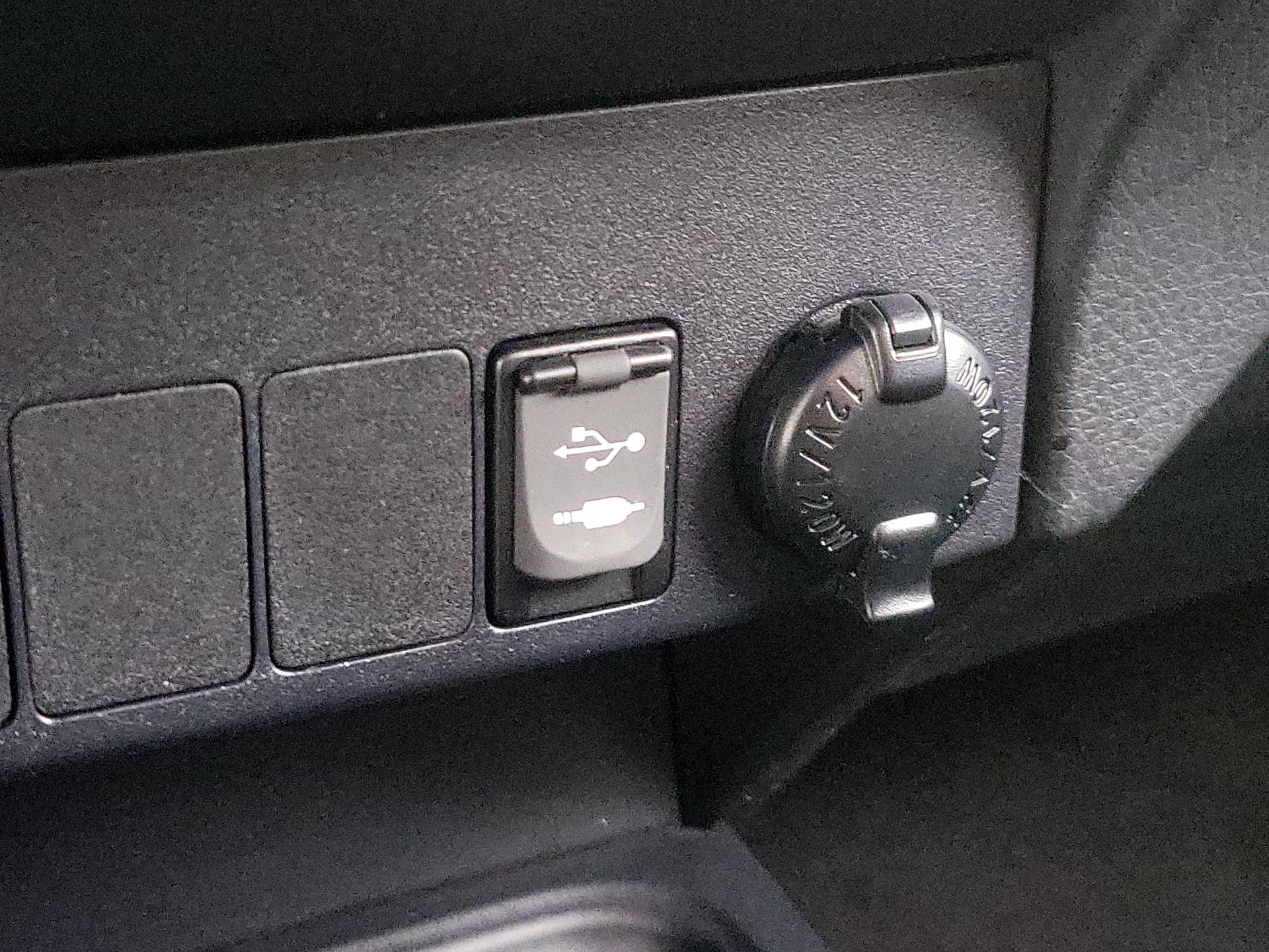 Thumbnail: 2018 Toyota RAV4 - 18