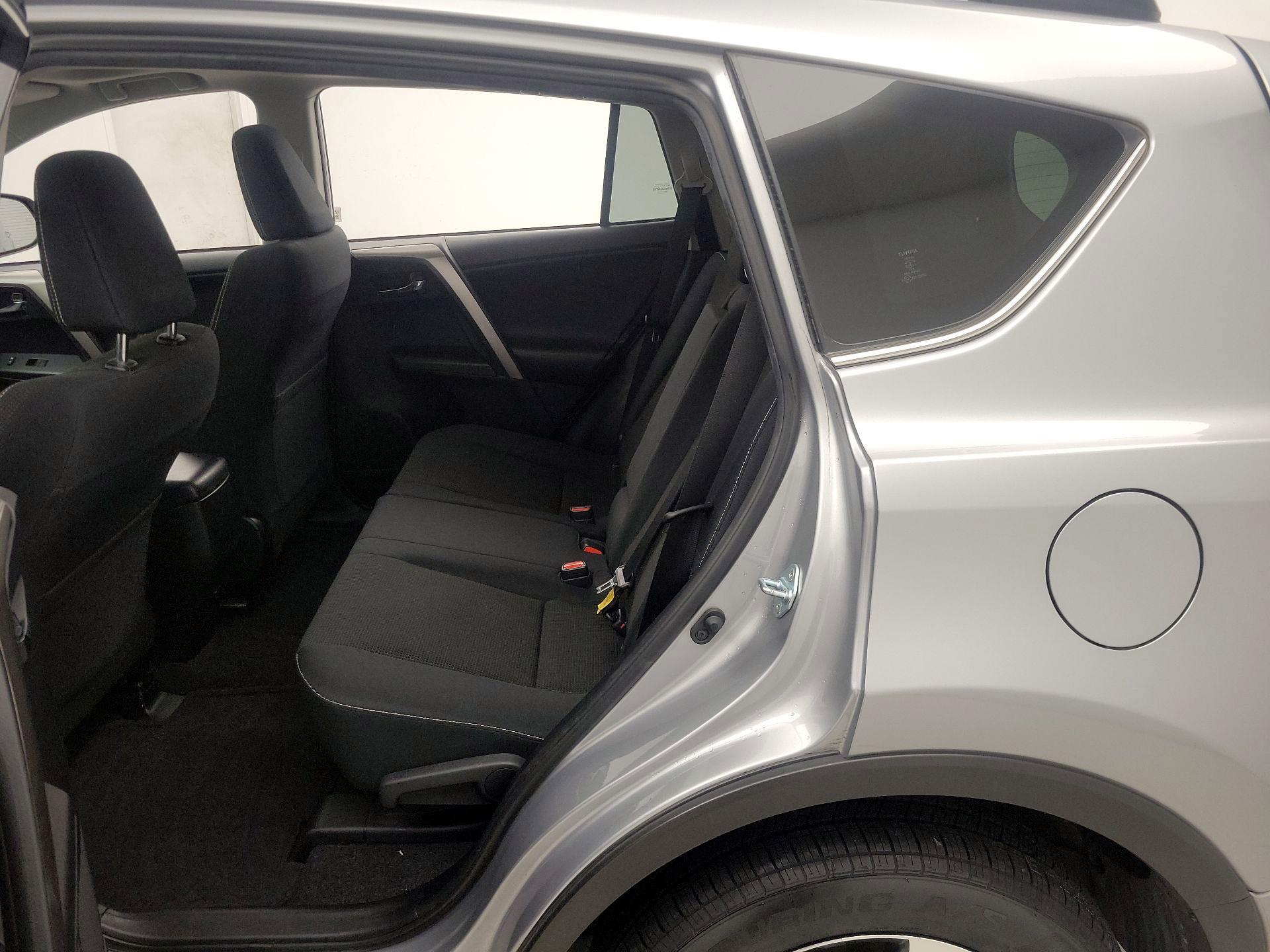 Thumbnail: 2018 Toyota RAV4 - 20