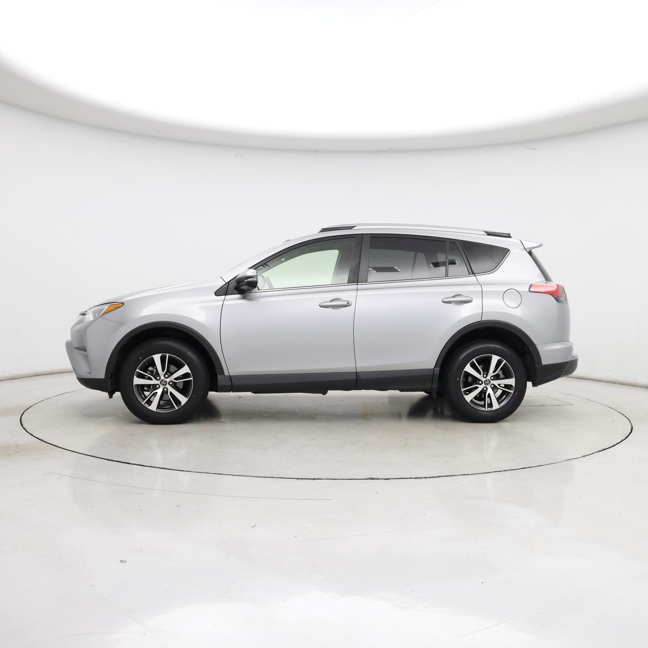 Thumbnail: 2018 Toyota RAV4 - 3