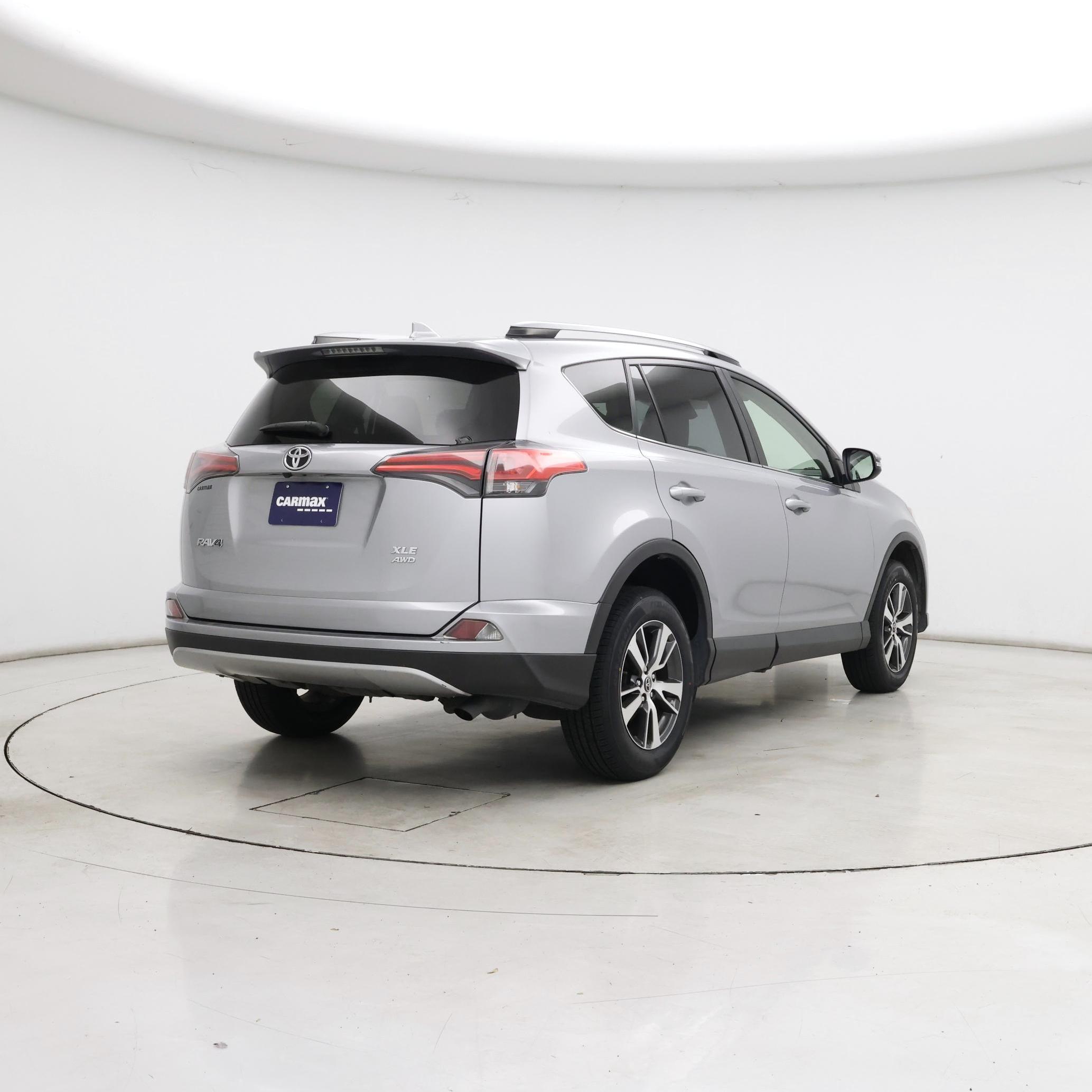 Thumbnail: 2018 Toyota RAV4 - 8