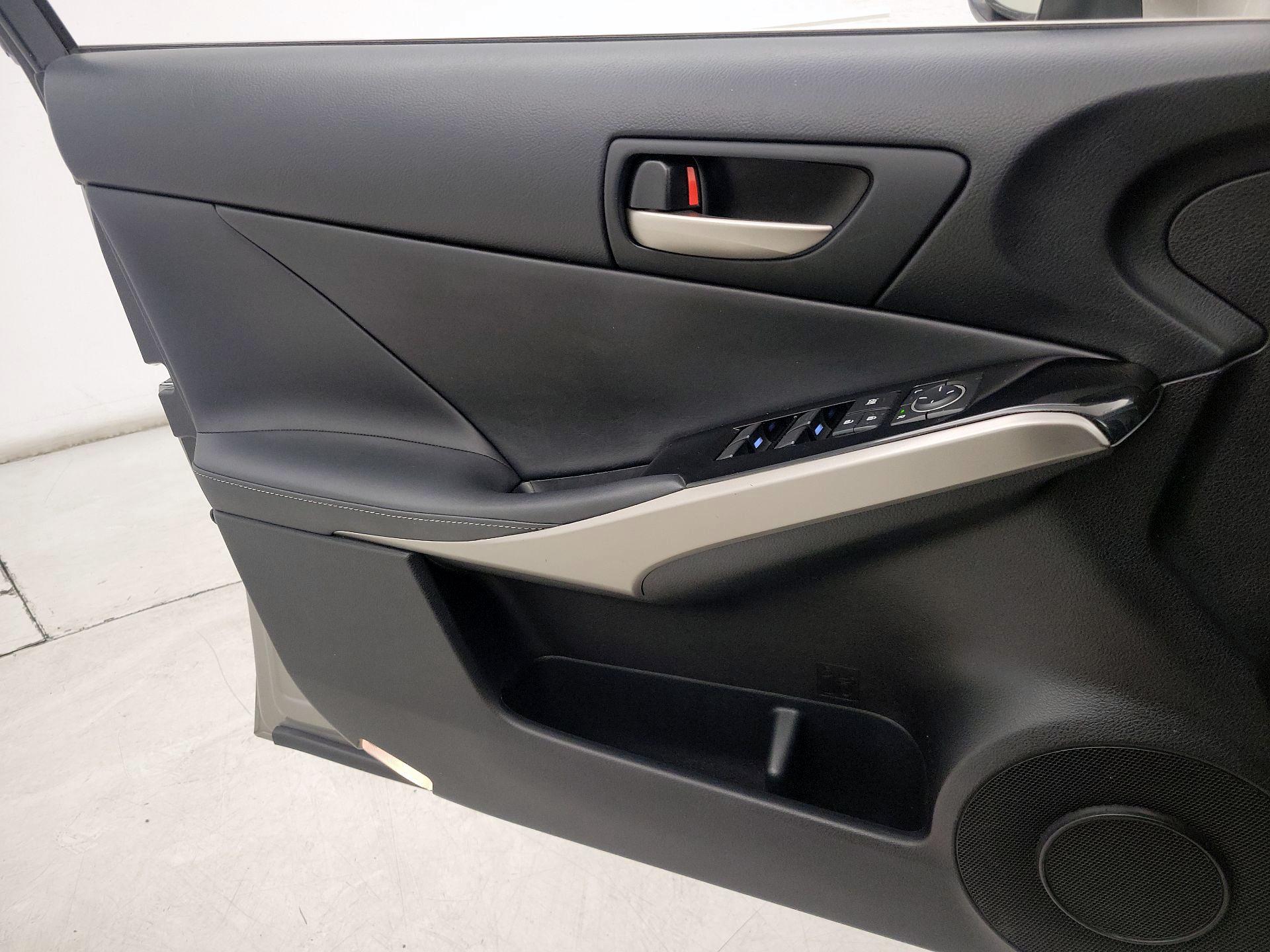 Thumbnail: 2018 Lexus IS - 12