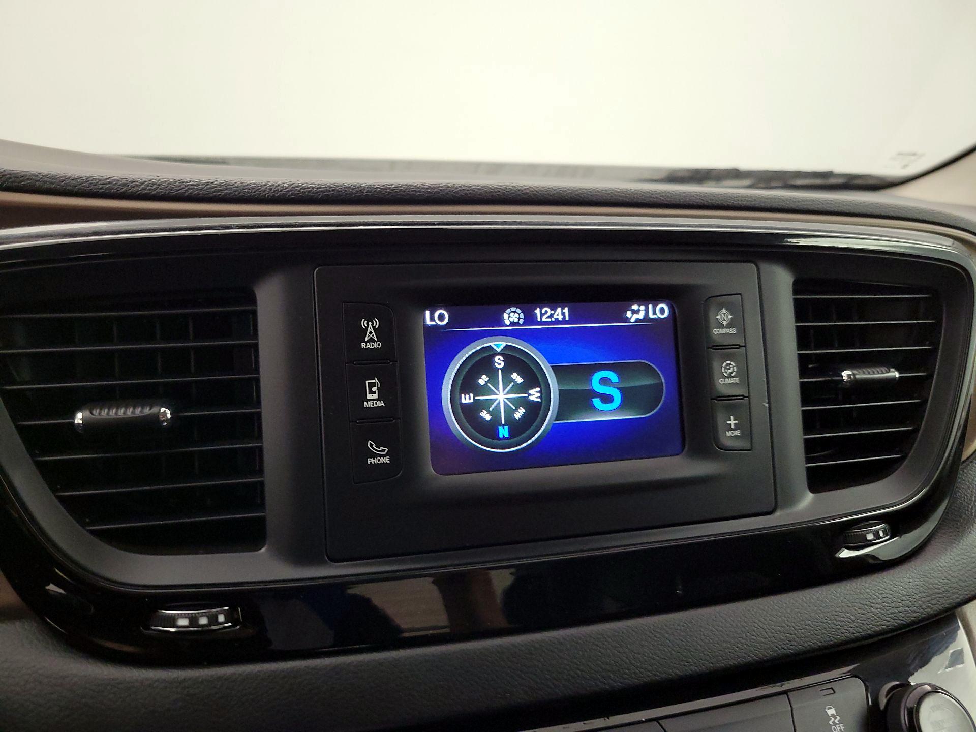 Thumbnail: 2017 Chrysler Pacifica - 14