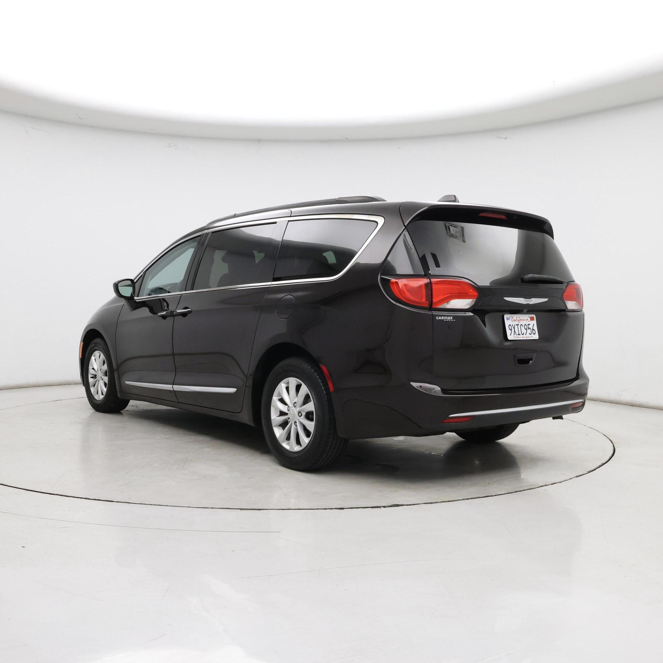 Thumbnail: 2017 Chrysler Pacifica - 2