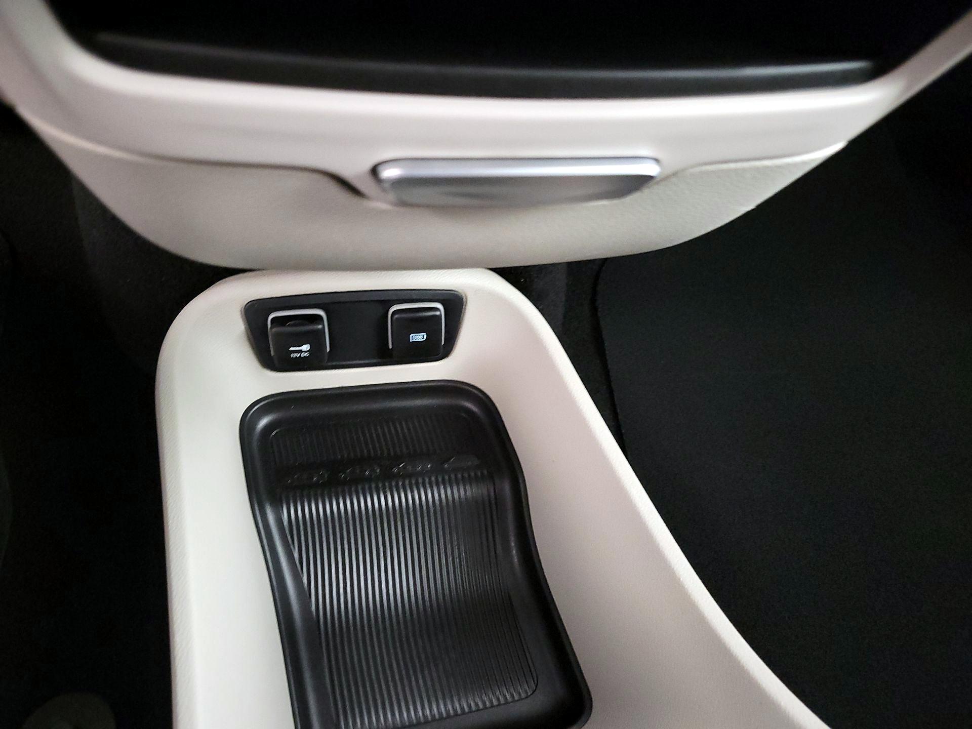 Thumbnail: 2017 Chrysler Pacifica - 19