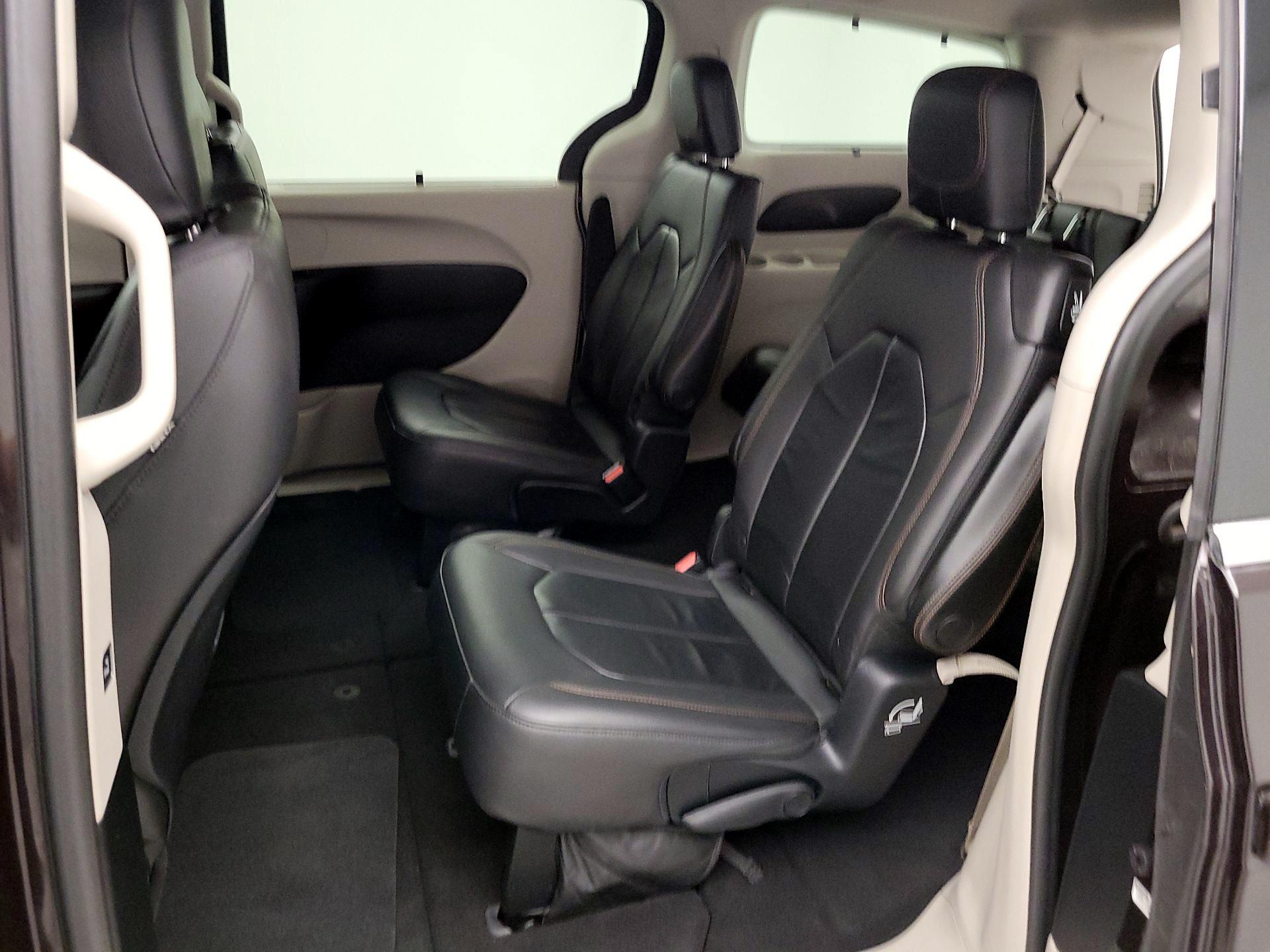 Thumbnail: 2017 Chrysler Pacifica - 20