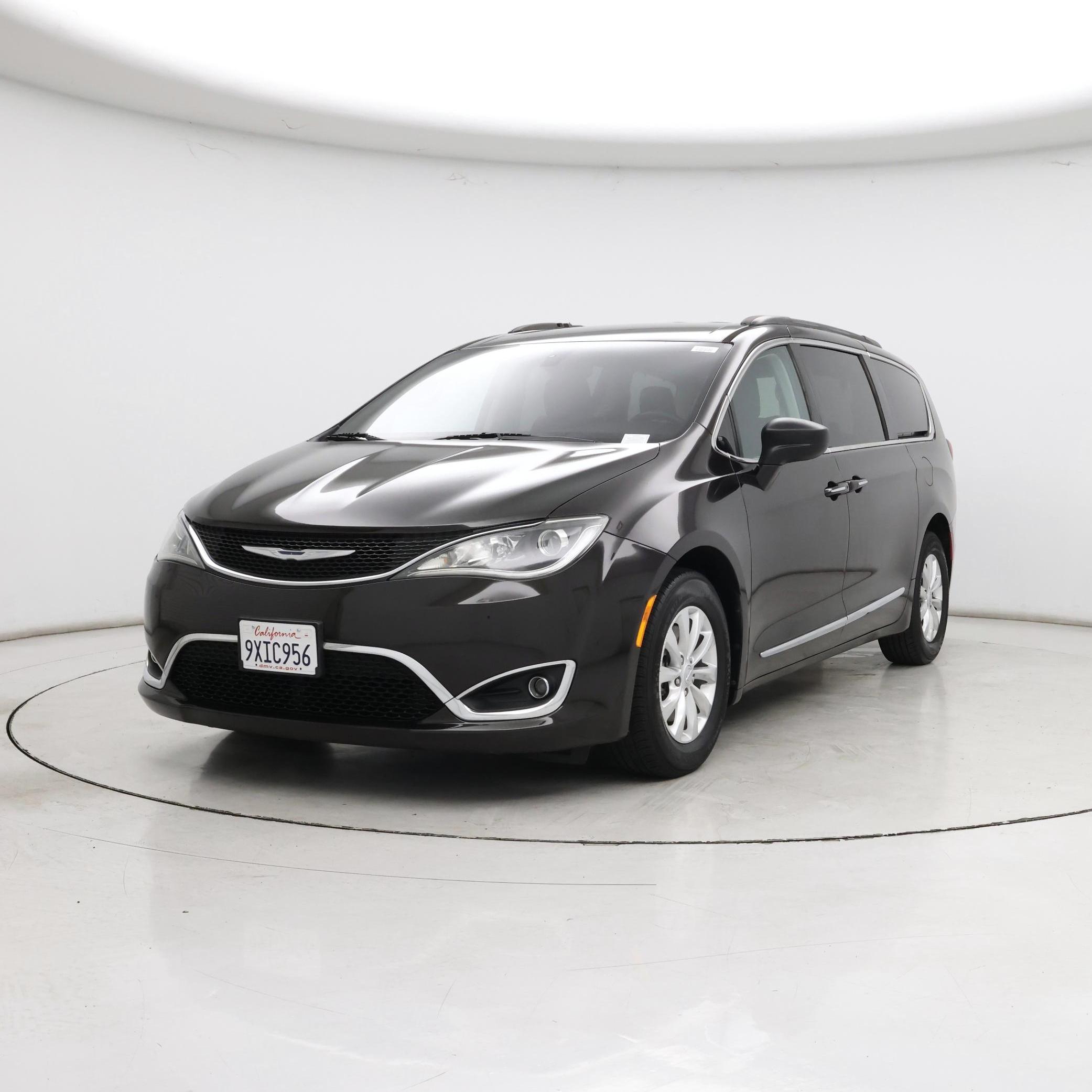 Thumbnail: 2017 Chrysler Pacifica - 4