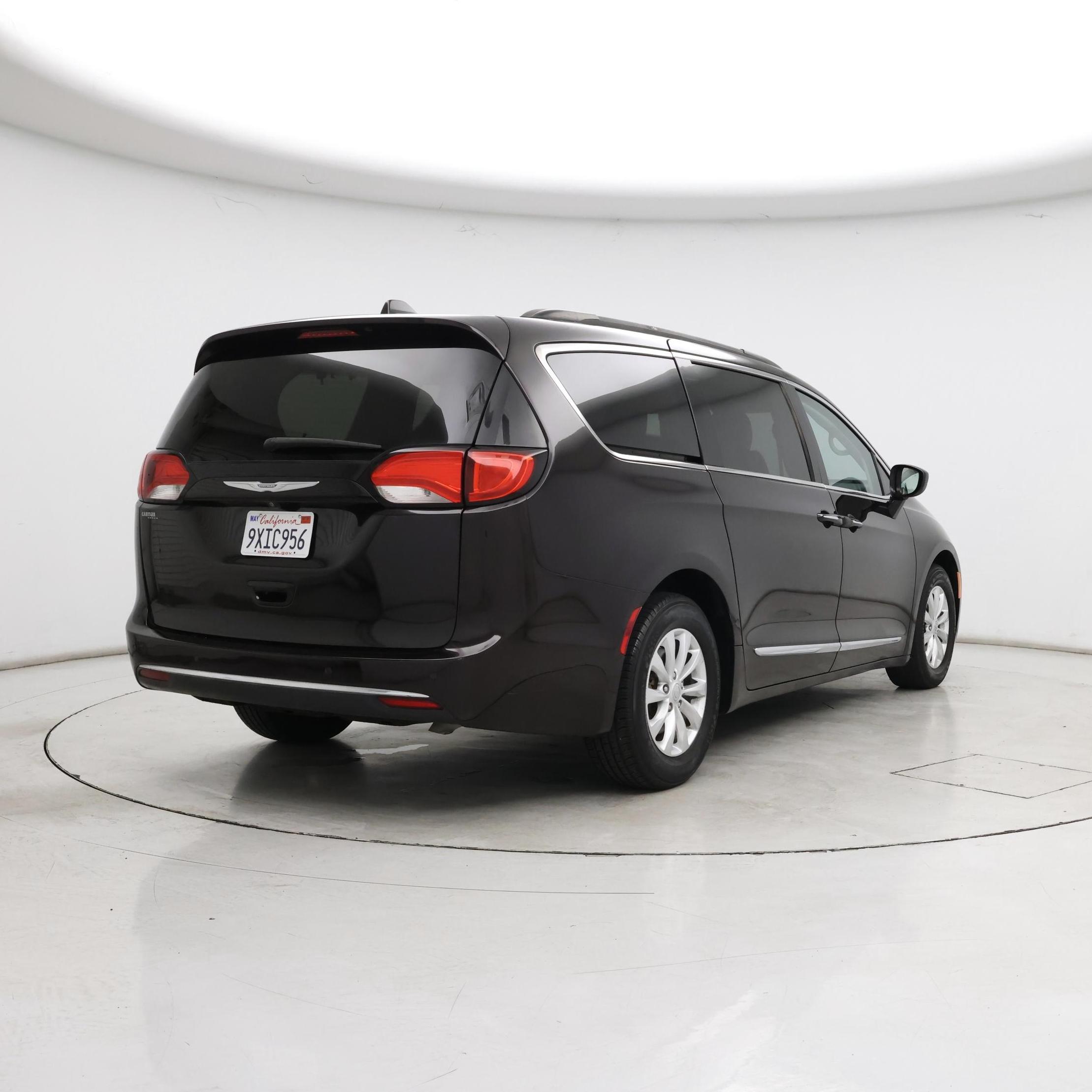 Thumbnail: 2017 Chrysler Pacifica - 8