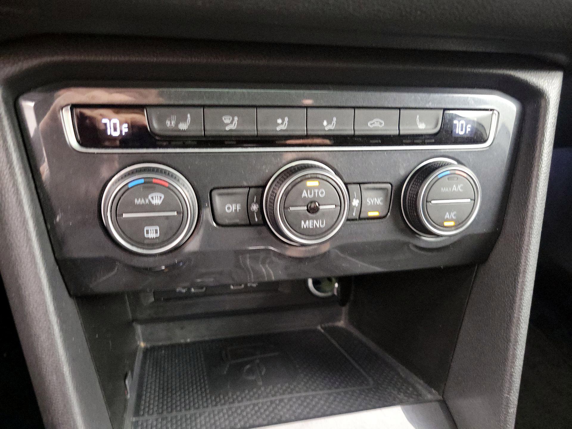 Thumbnail: 2021 Volkswagen Tiguan - 17