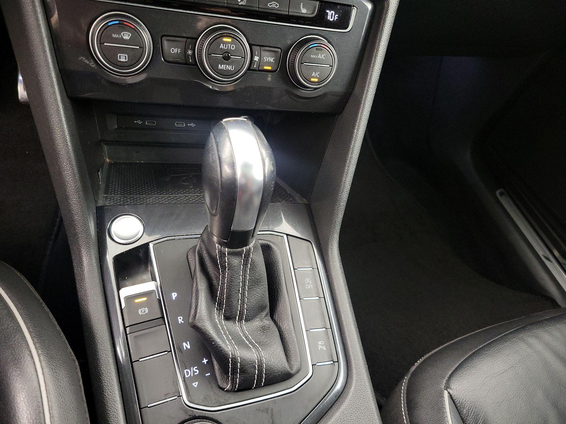 Thumbnail: 2021 Volkswagen Tiguan - 18