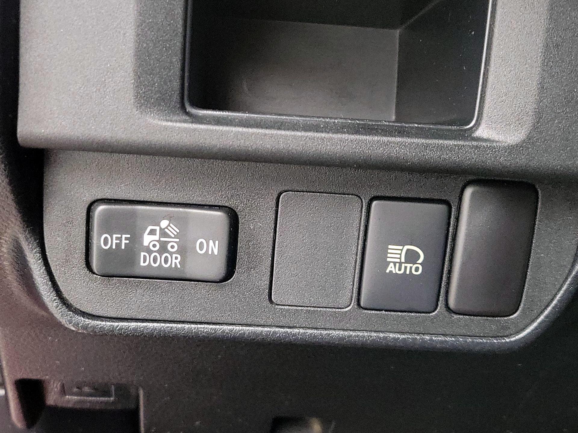 Thumbnail: 2018 Toyota Tacoma - 13