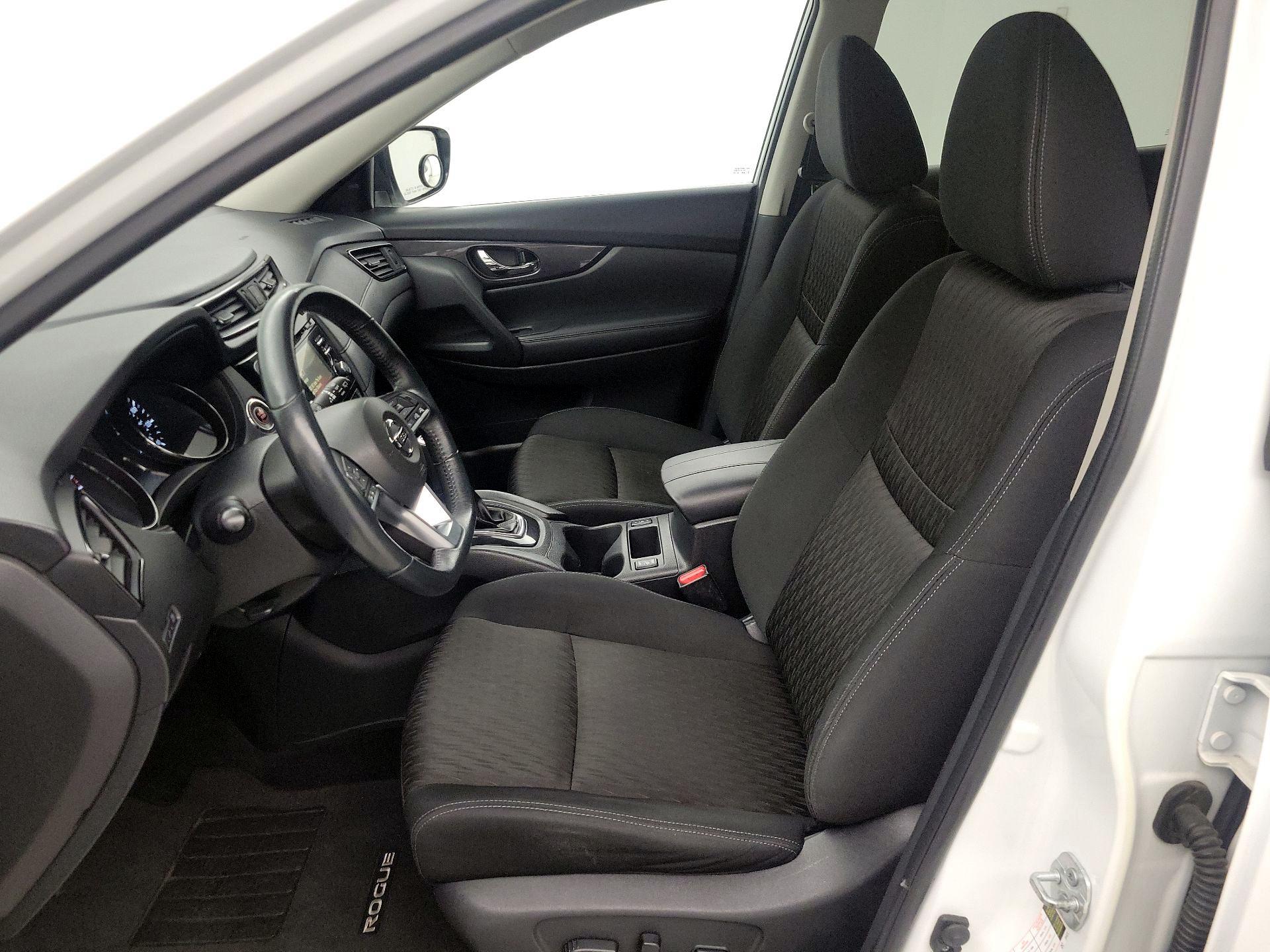 Thumbnail: 2017 Nissan Rogue - 11