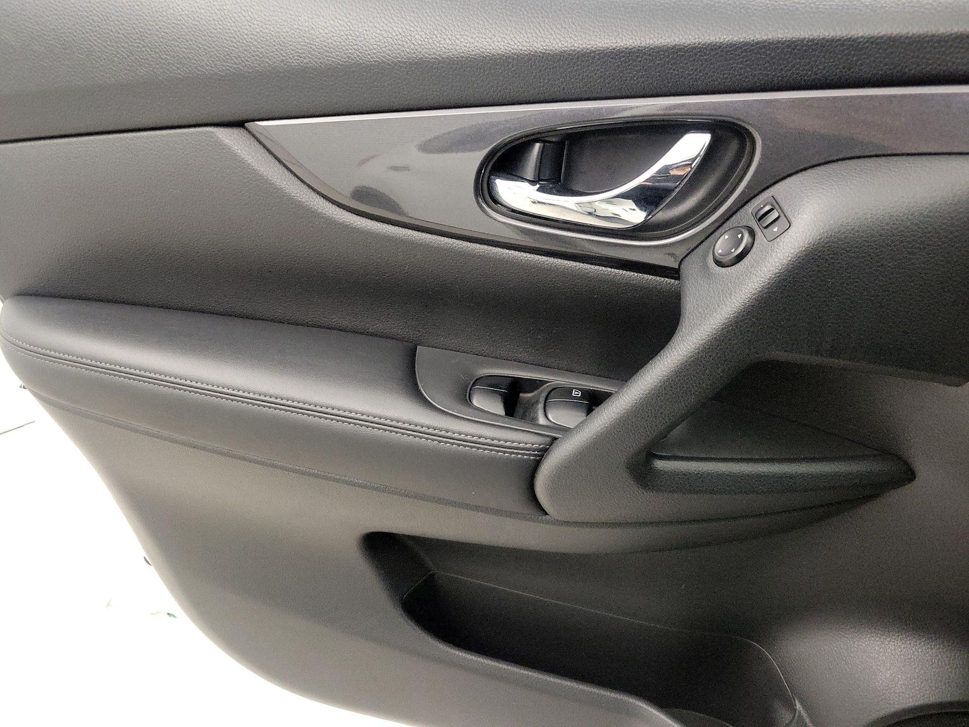 Thumbnail: 2017 Nissan Rogue - 12