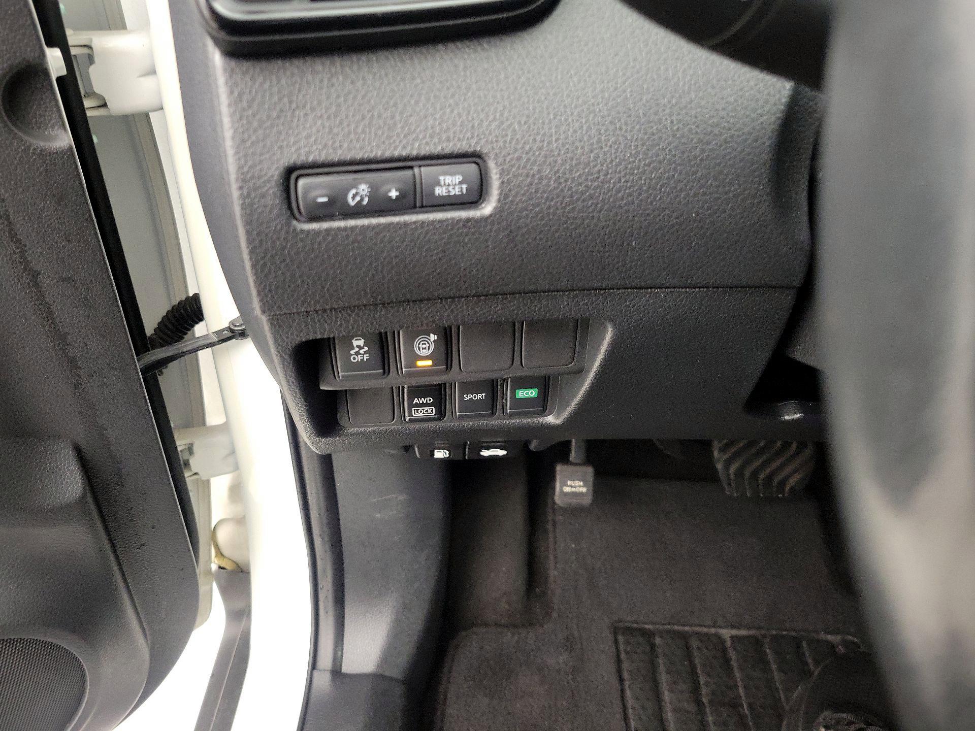 Thumbnail: 2017 Nissan Rogue - 13