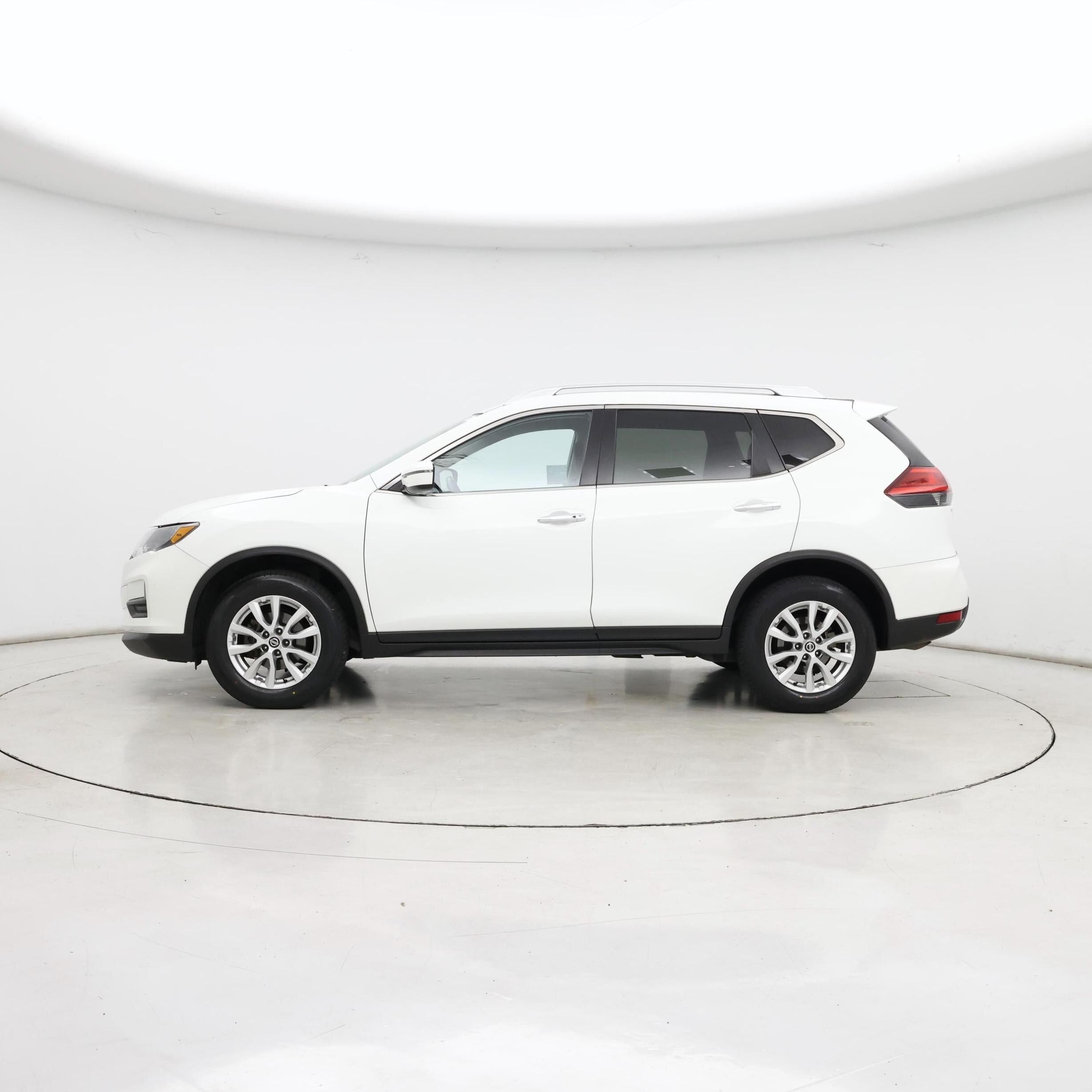 Thumbnail: 2017 Nissan Rogue - 3