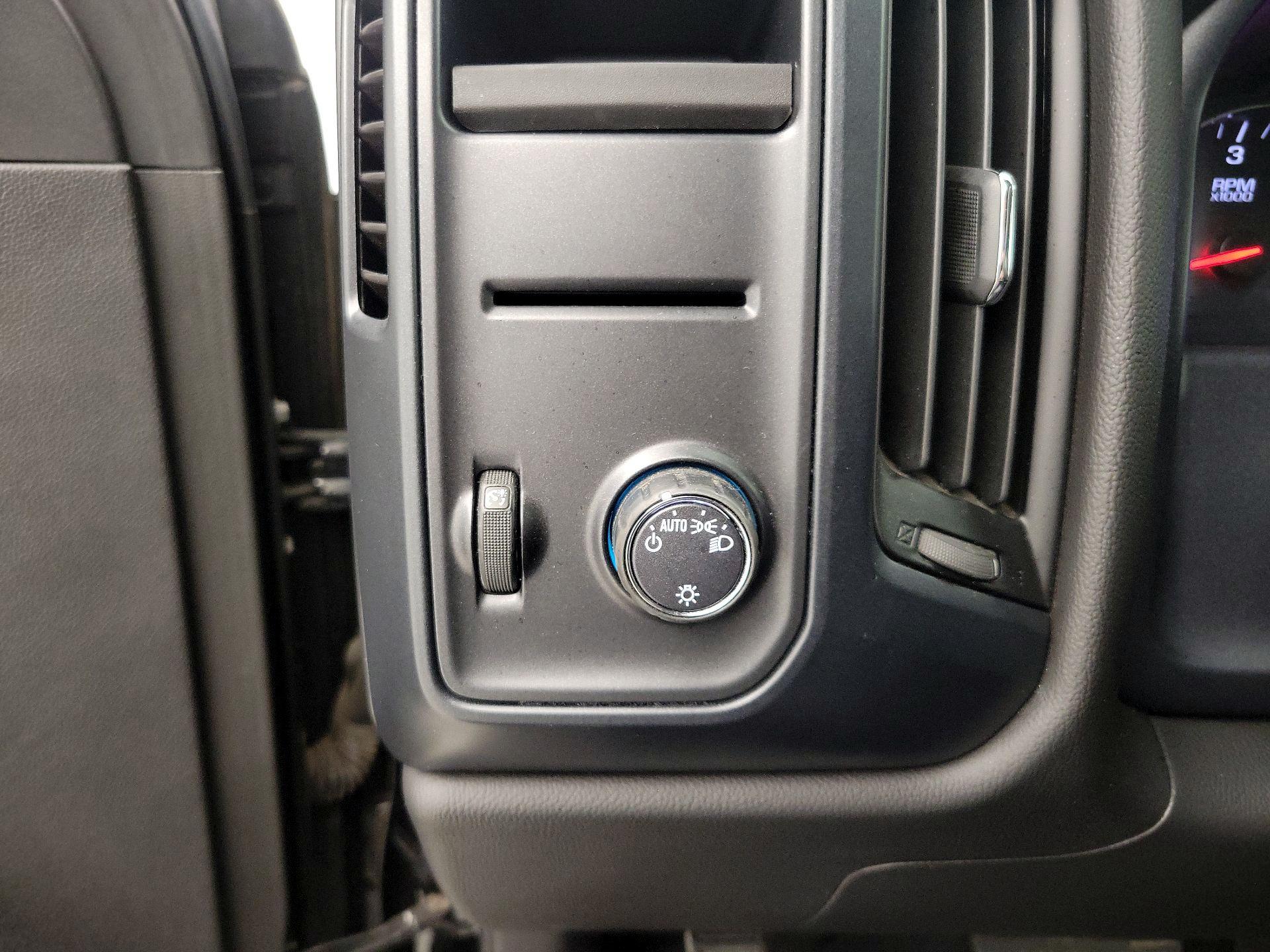 Thumbnail: 2018 Chevrolet Silverado 1500 - 13