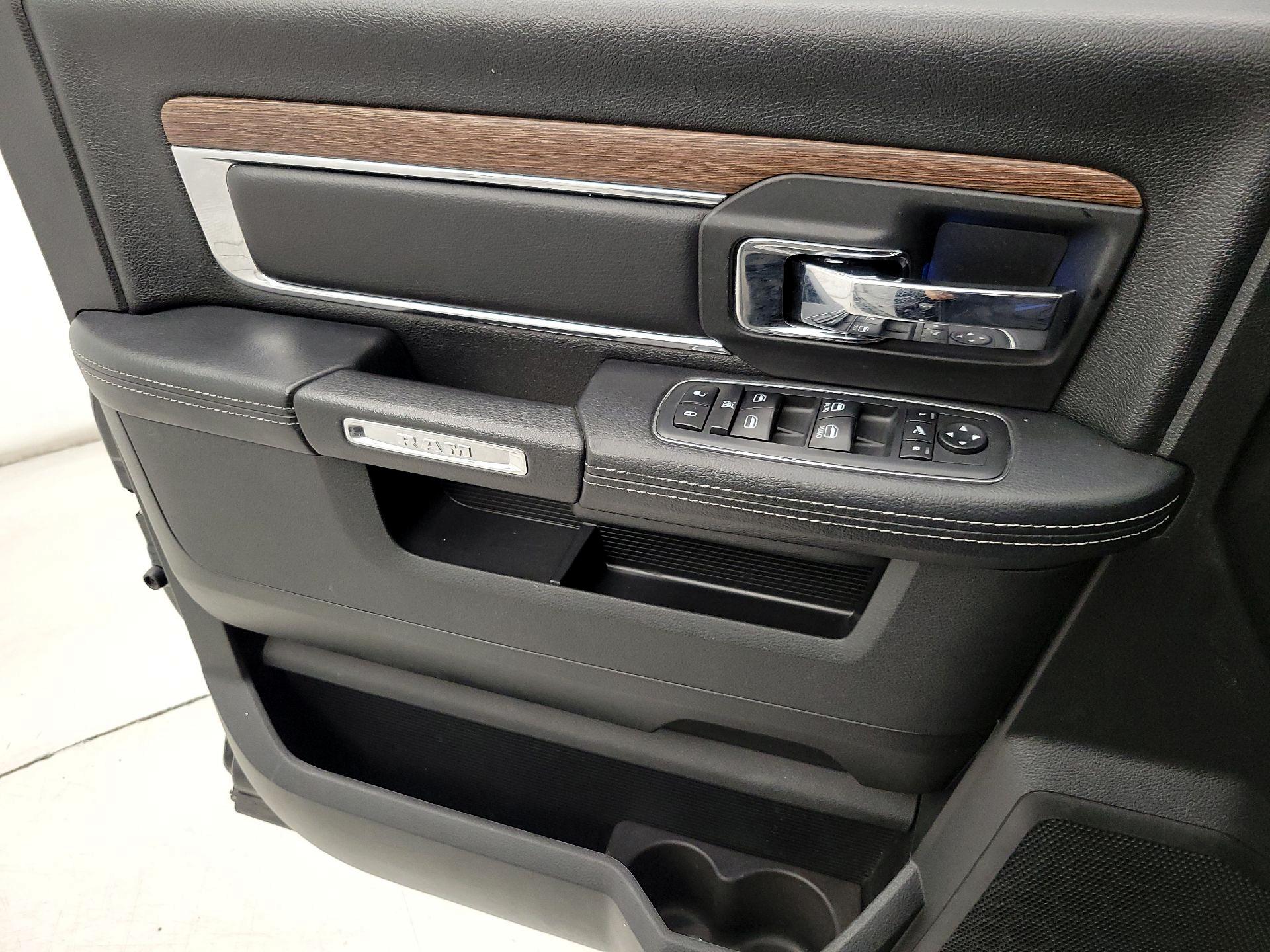 Thumbnail: 2019 RAM 1500 Classic - 12