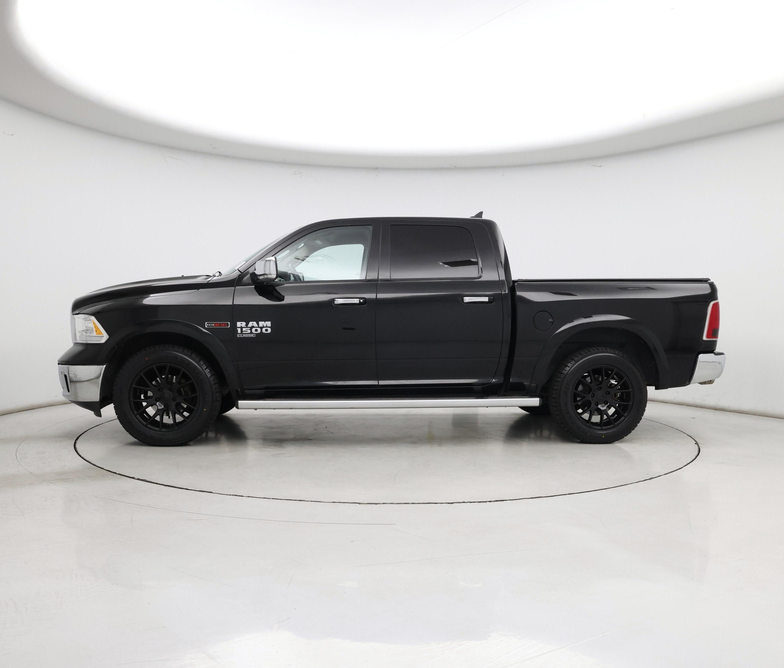 Thumbnail: 2019 RAM 1500 Classic - 3