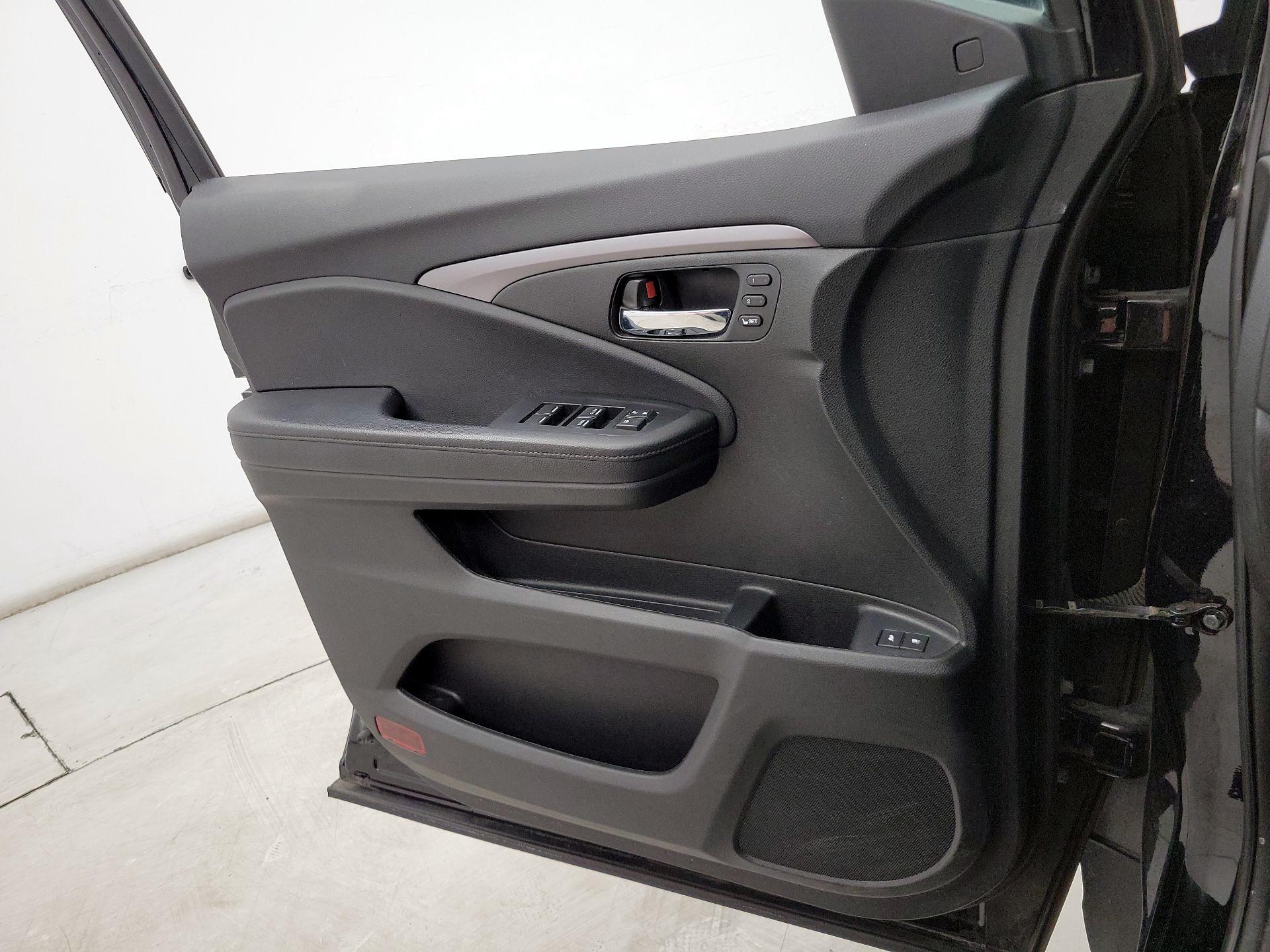 Thumbnail: 2020 Honda Pilot - 12