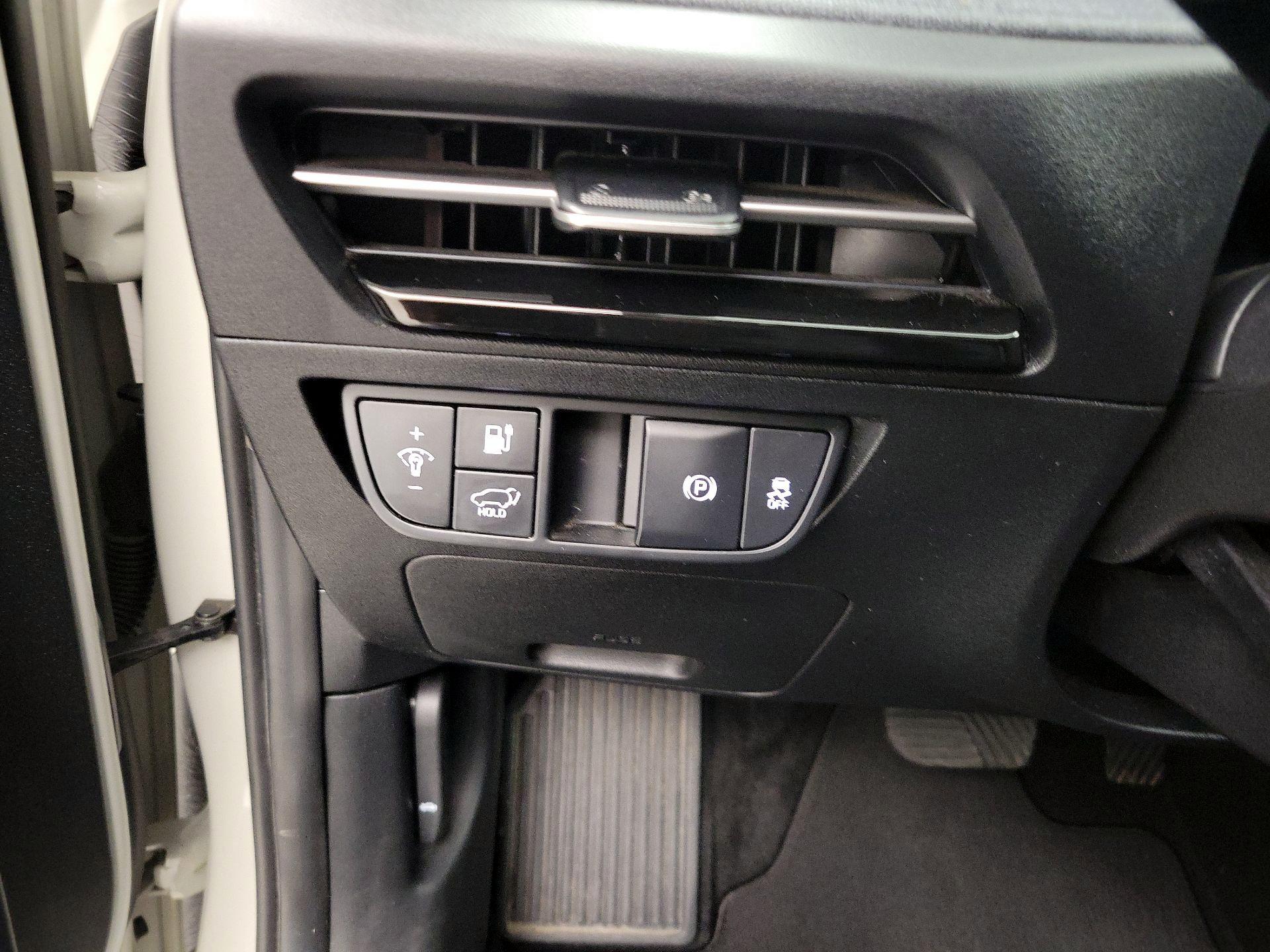 Thumbnail: 2022 Kia EV6 - 13