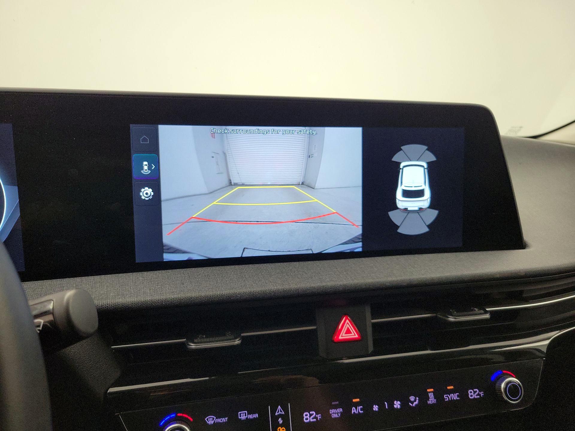 Thumbnail: 2022 Kia EV6 - 15