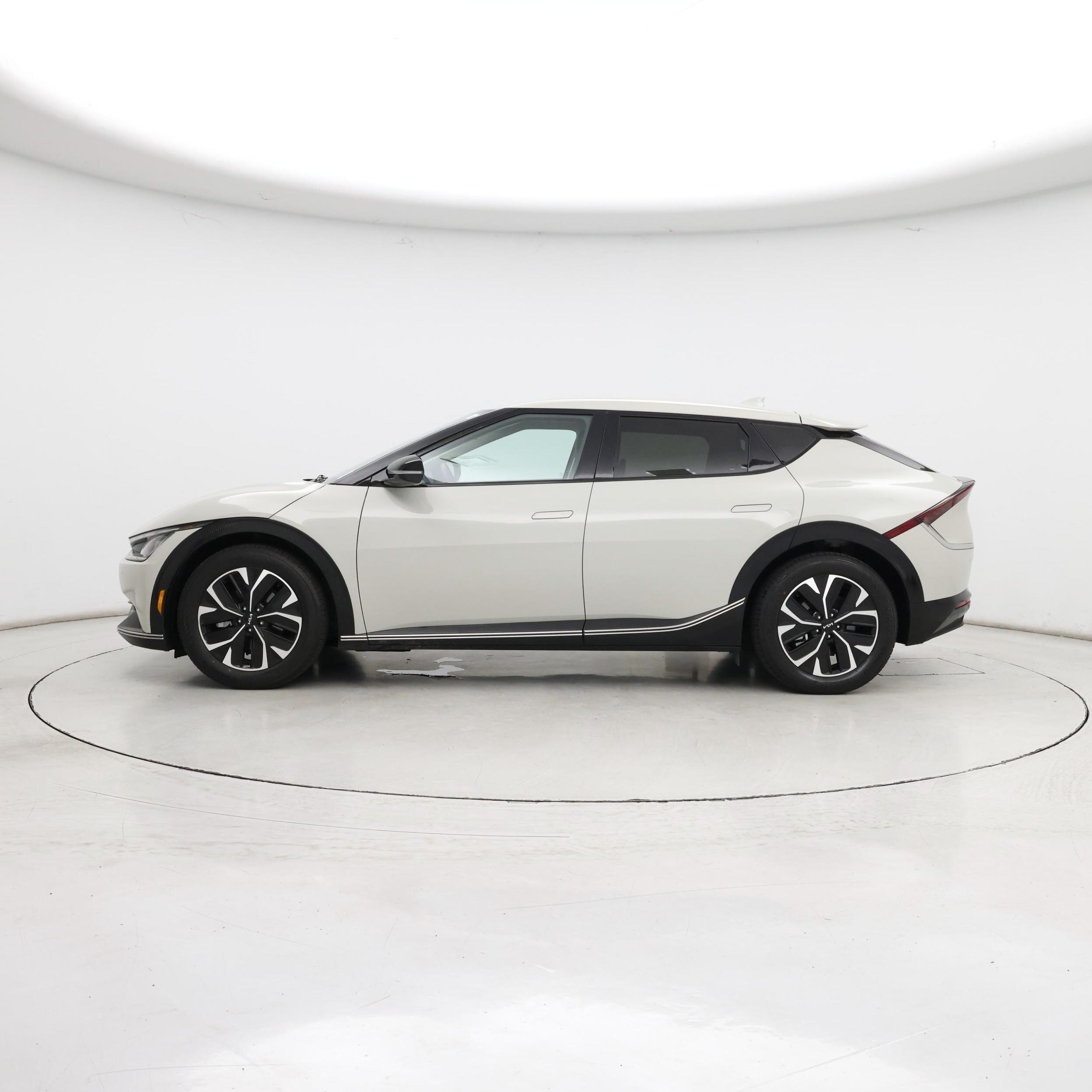 Thumbnail: 2022 Kia EV6 - 3