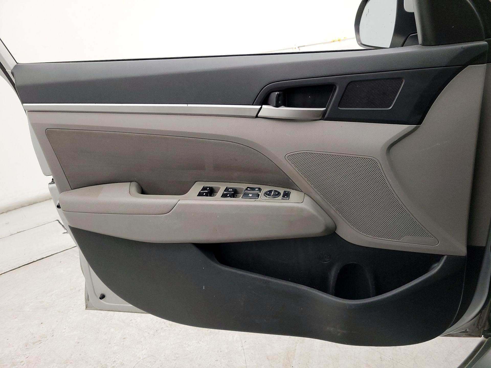 Thumbnail: 2019 Hyundai Elantra - 12