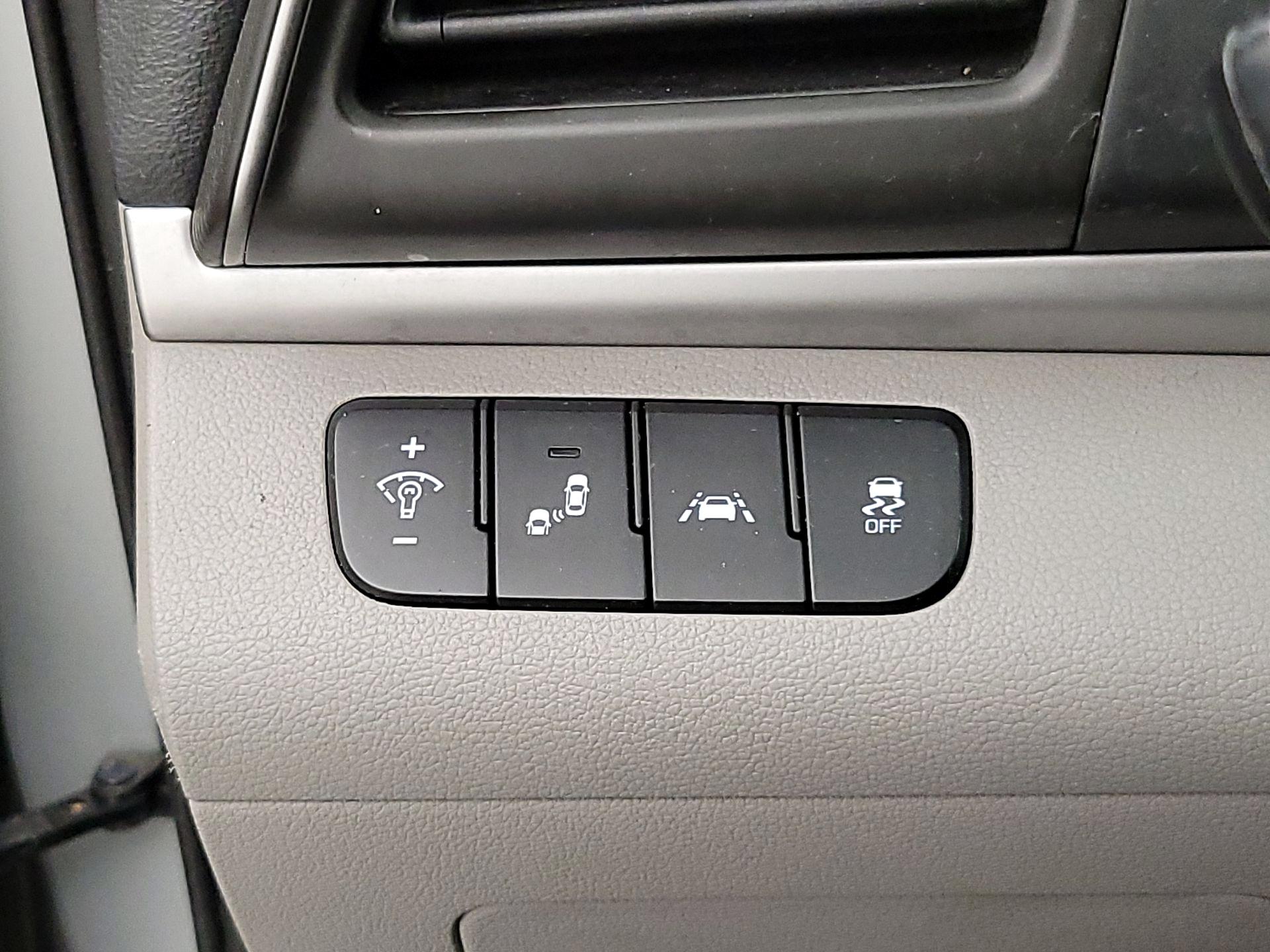 Thumbnail: 2019 Hyundai Elantra - 13