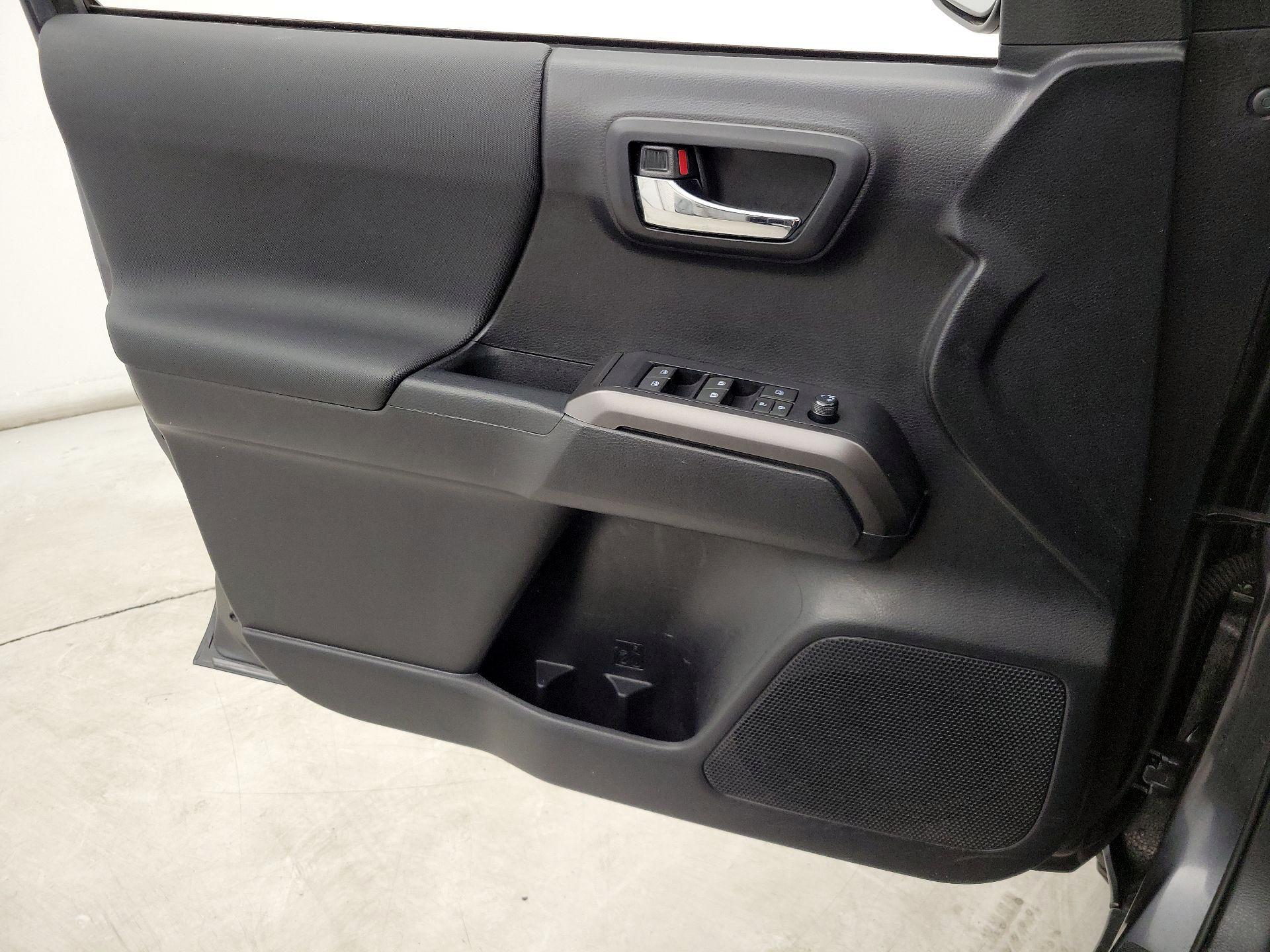 Thumbnail: 2021 Toyota Tacoma - 12