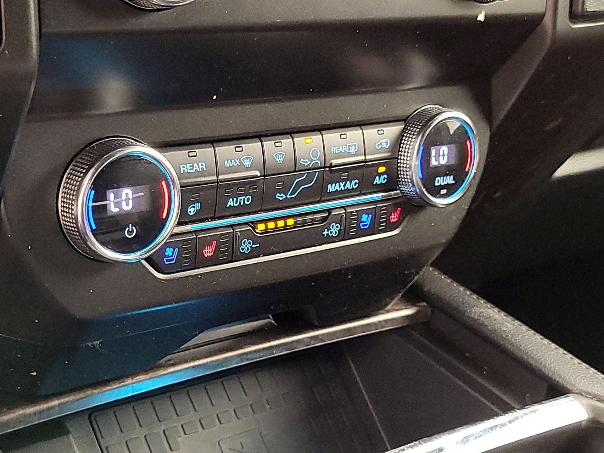 Thumbnail: 2019 Ford Expedition - 17