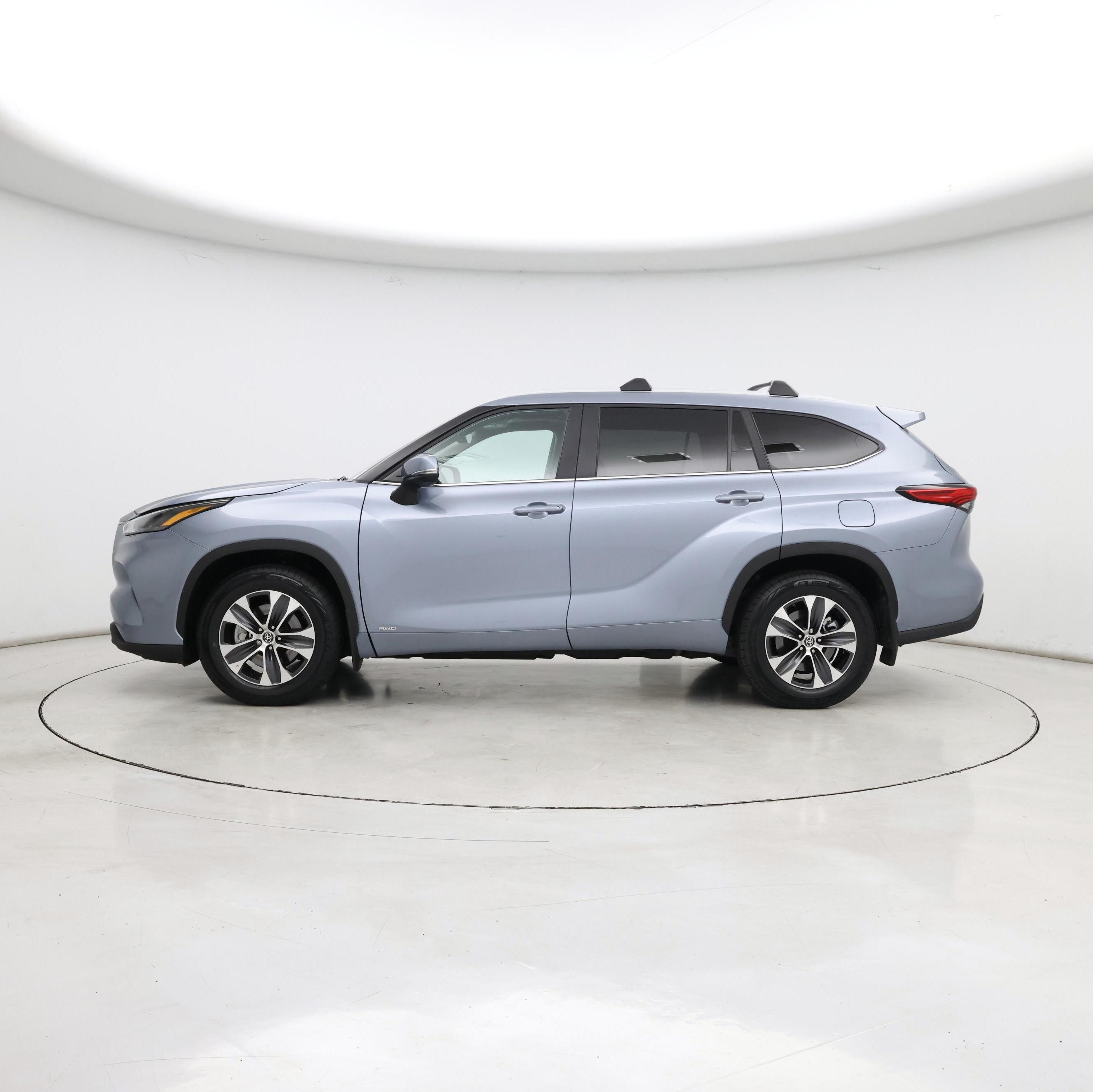 Thumbnail: 2023 Toyota Highlander - 3