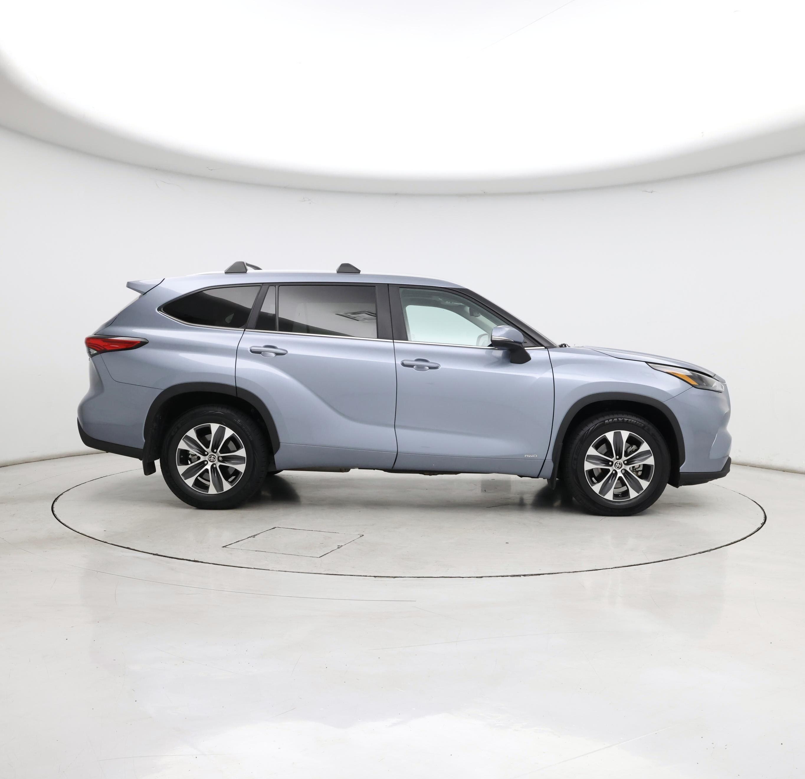 Thumbnail: 2023 Toyota Highlander - 7