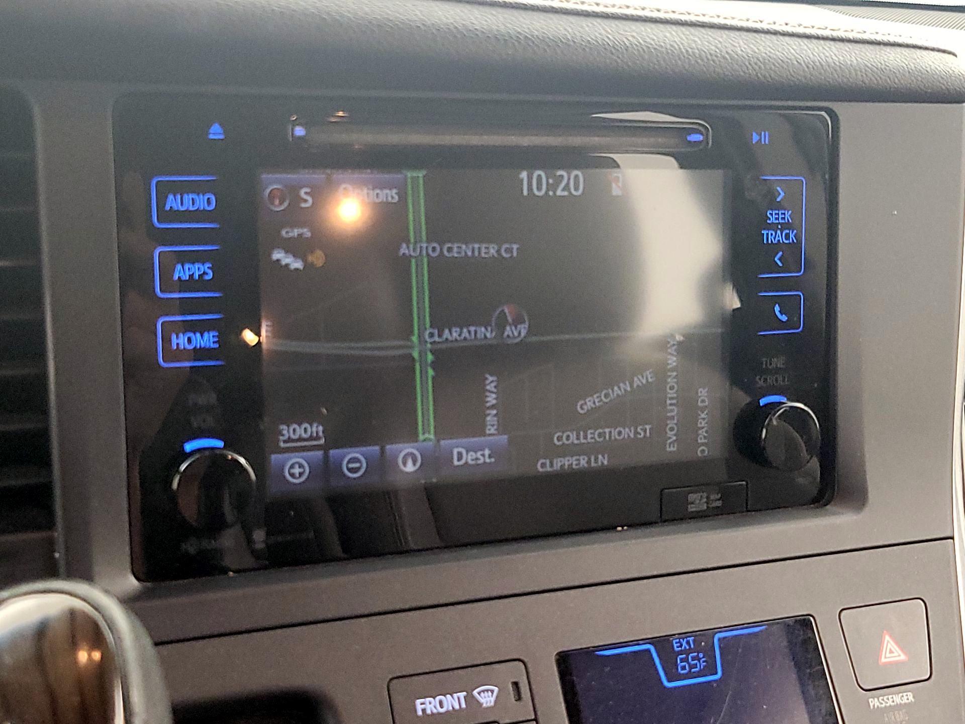 Thumbnail: 2015 Toyota Sienna - 14