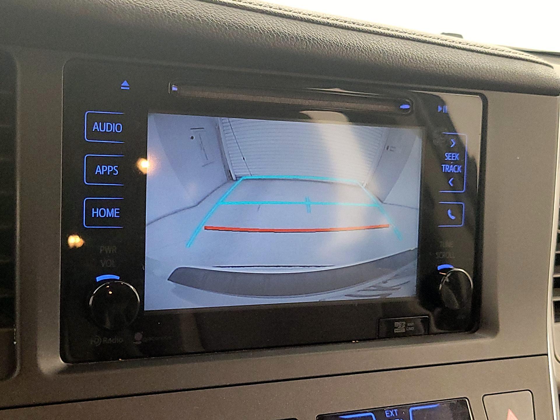 Thumbnail: 2015 Toyota Sienna - 15