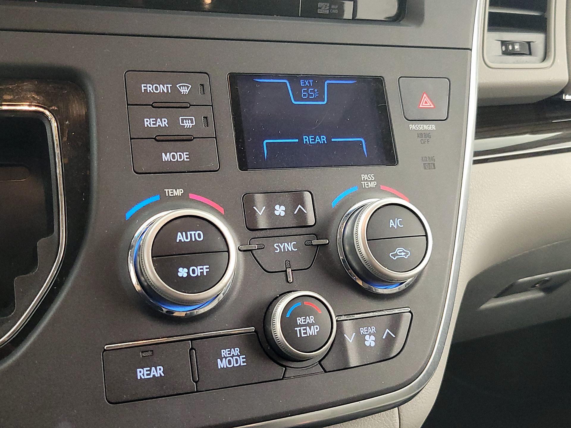 Thumbnail: 2015 Toyota Sienna - 17