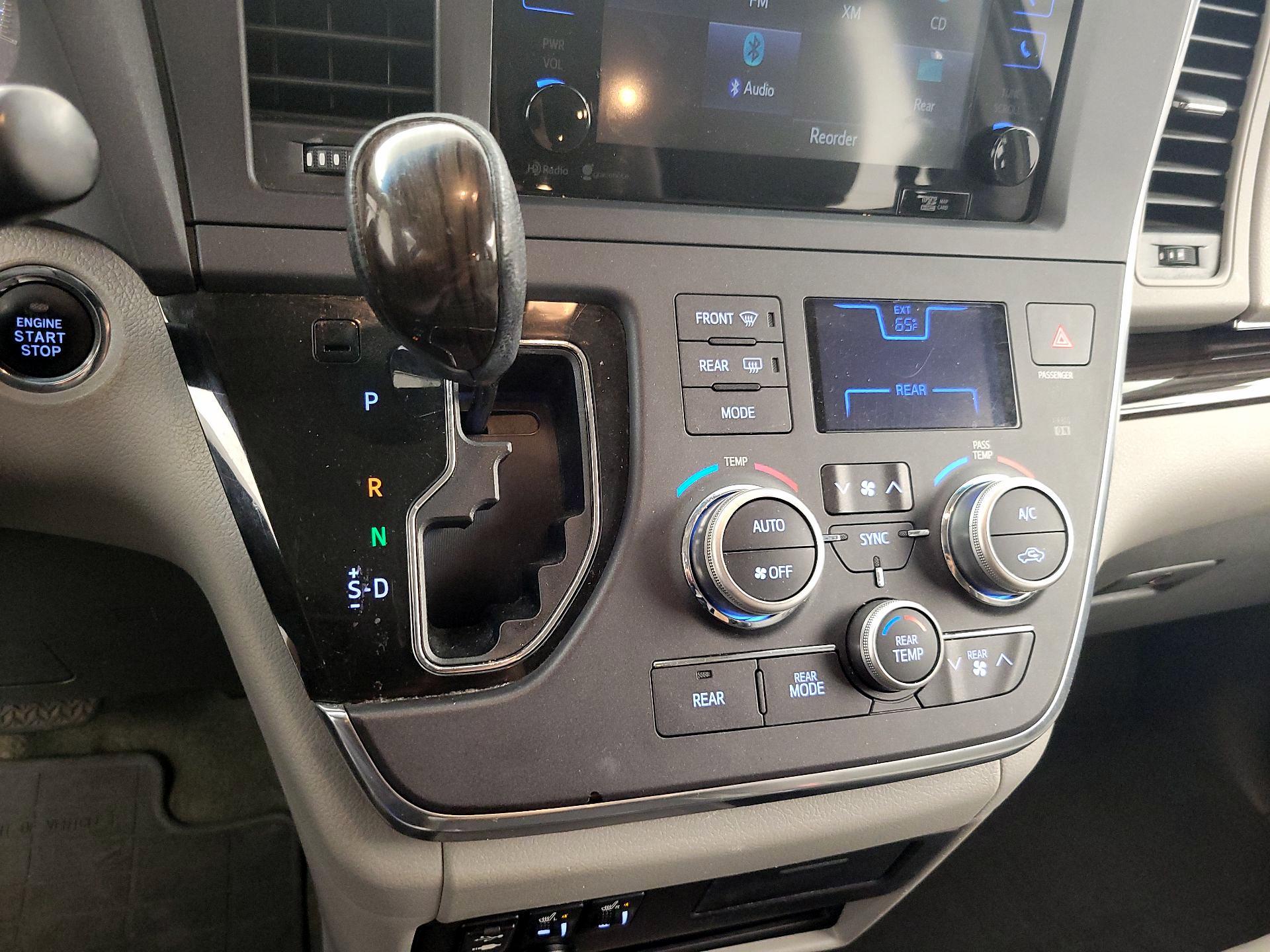 Thumbnail: 2015 Toyota Sienna - 18