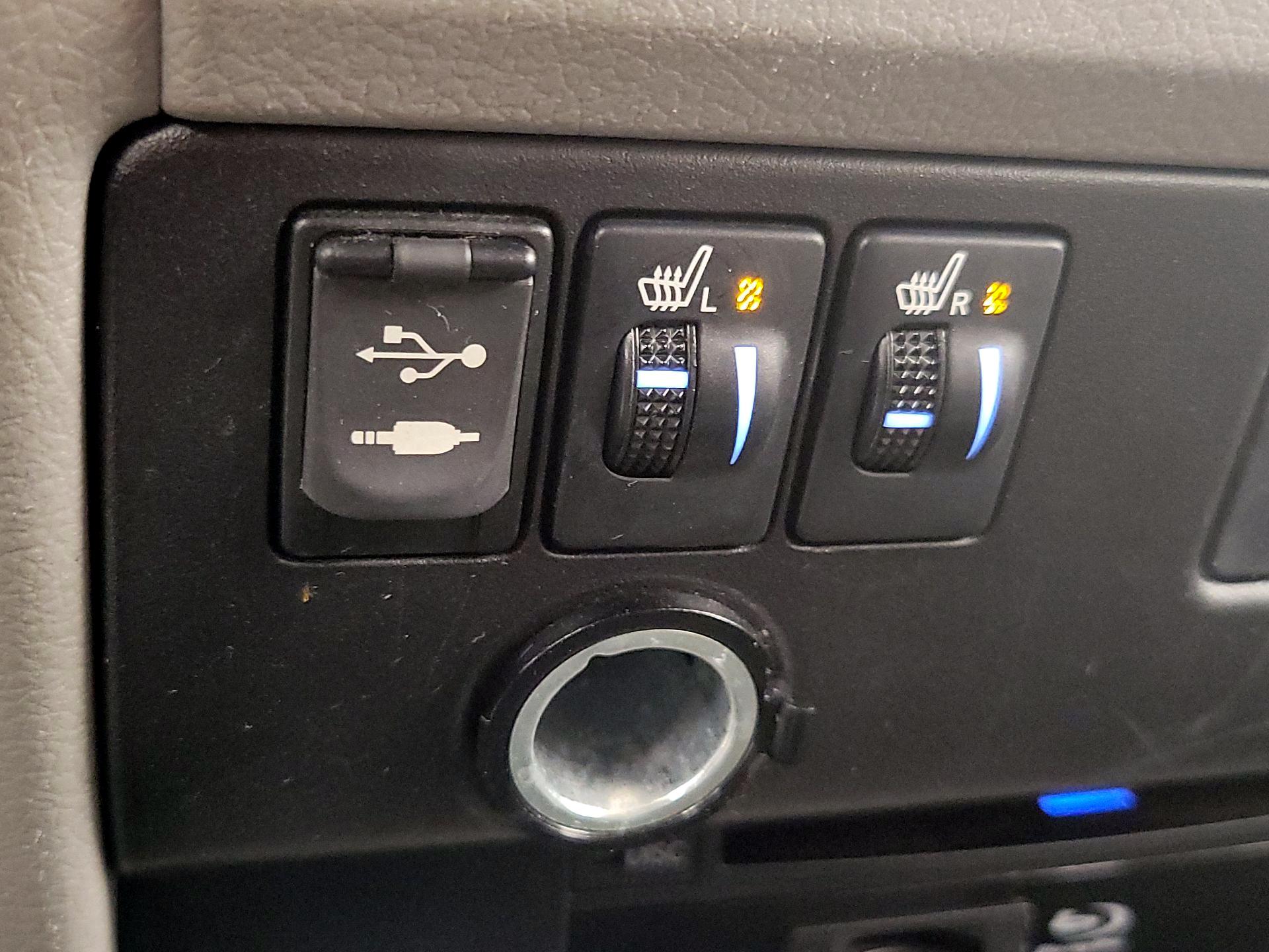 Thumbnail: 2015 Toyota Sienna - 19