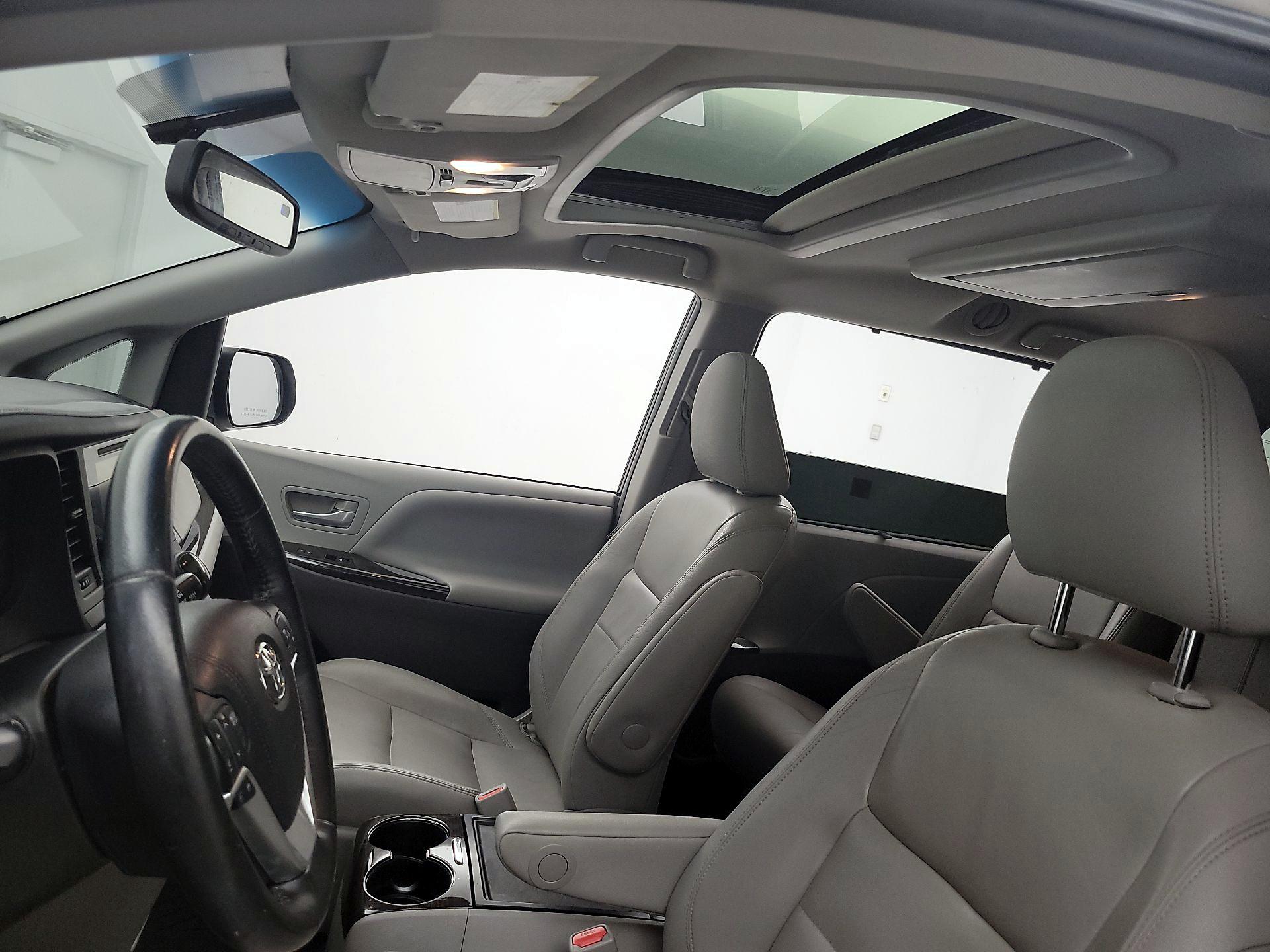 Thumbnail: 2015 Toyota Sienna - 20