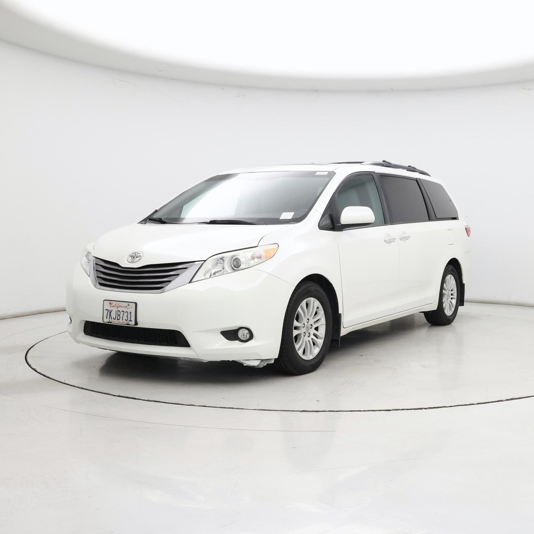Thumbnail: 2015 Toyota Sienna - 4