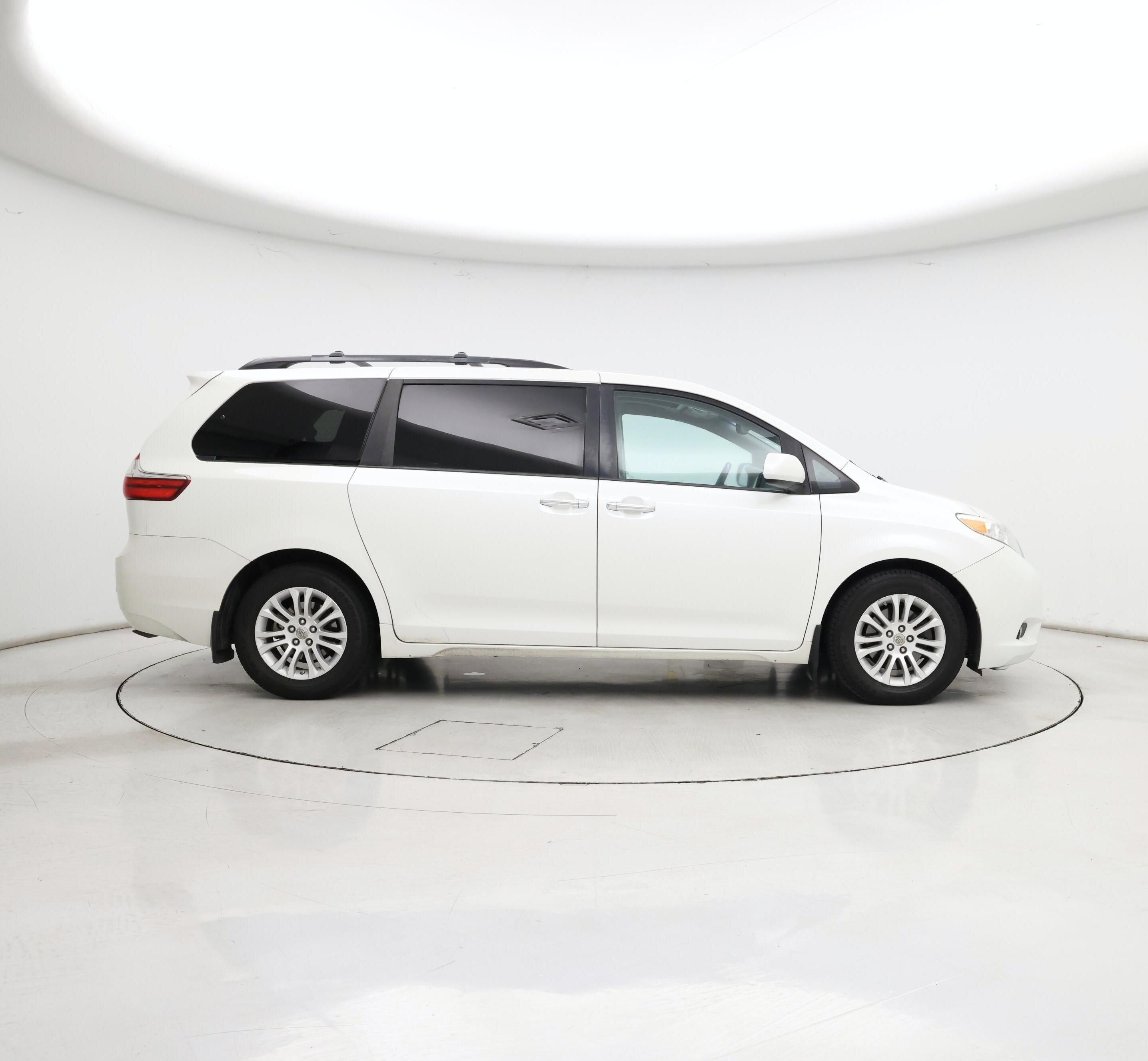 Thumbnail: 2015 Toyota Sienna - 7
