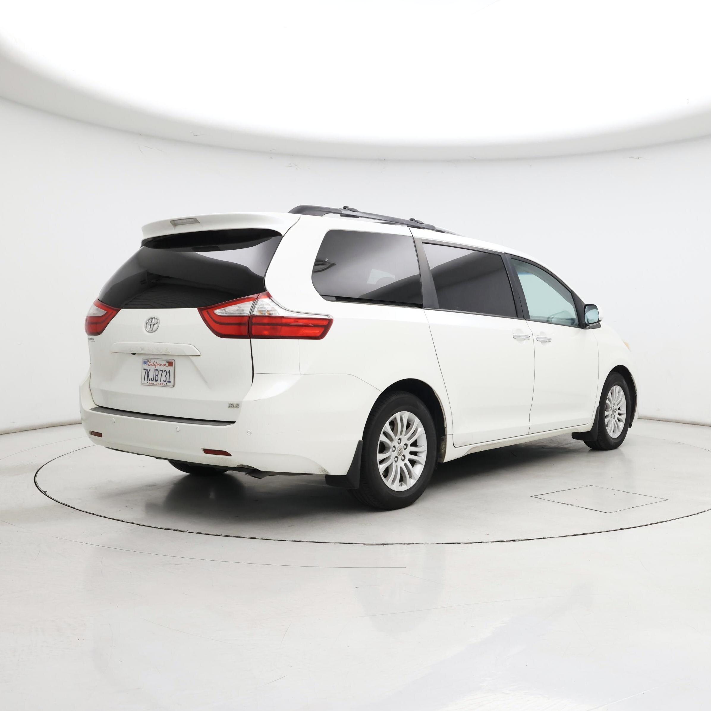 Thumbnail: 2015 Toyota Sienna - 8