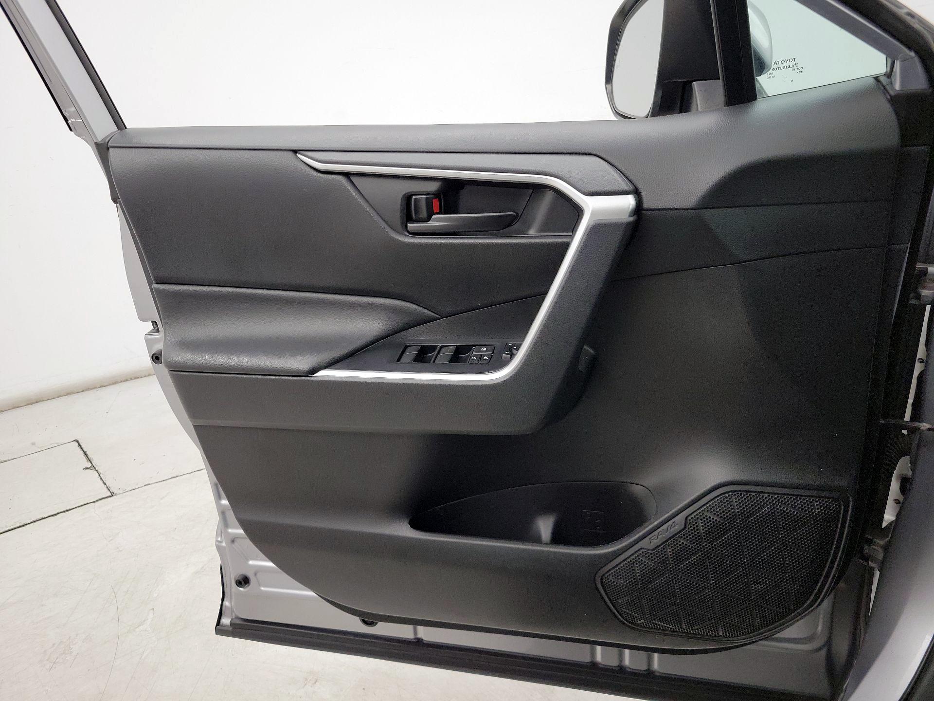 Thumbnail: 2022 Toyota RAV4 - 12