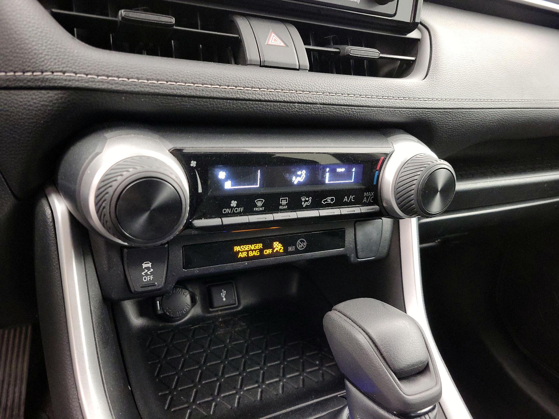 Thumbnail: 2022 Toyota RAV4 - 16