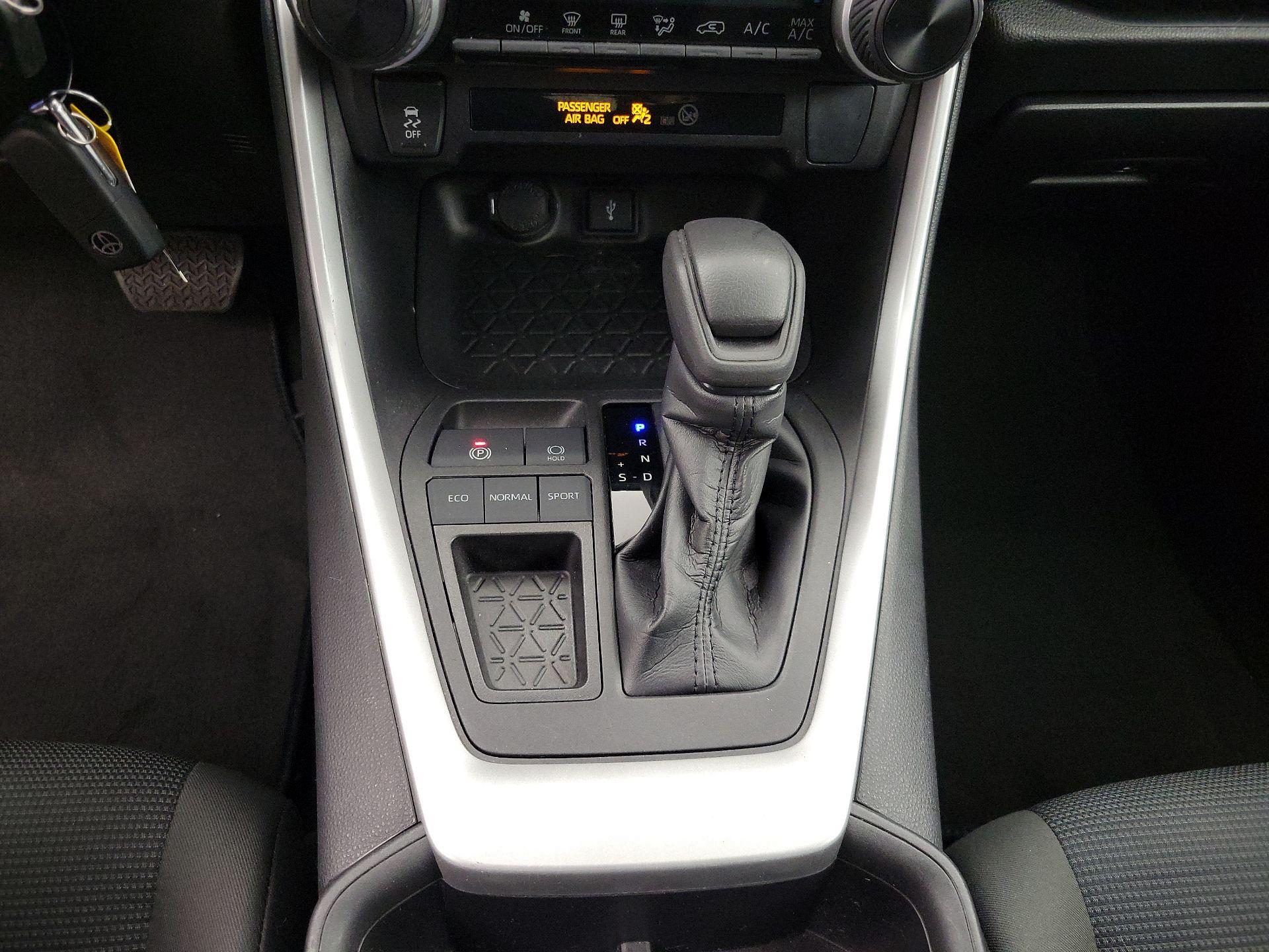 Thumbnail: 2022 Toyota RAV4 - 17