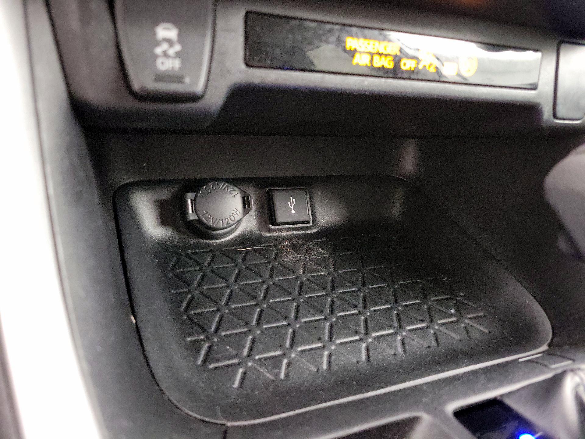 Thumbnail: 2022 Toyota RAV4 - 18