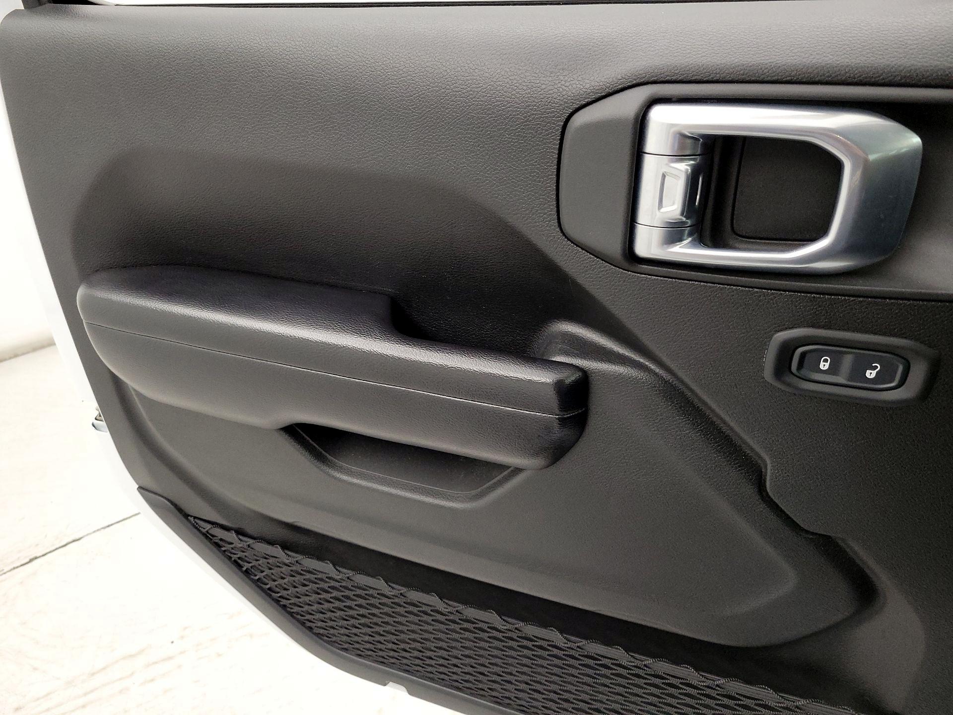 Thumbnail: 2021 Jeep Gladiator - 12