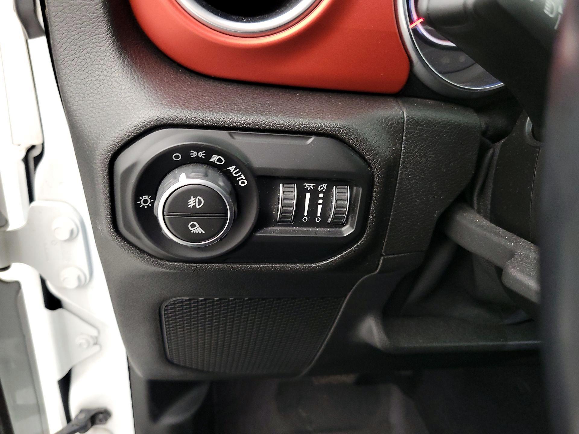 Thumbnail: 2021 Jeep Gladiator - 13