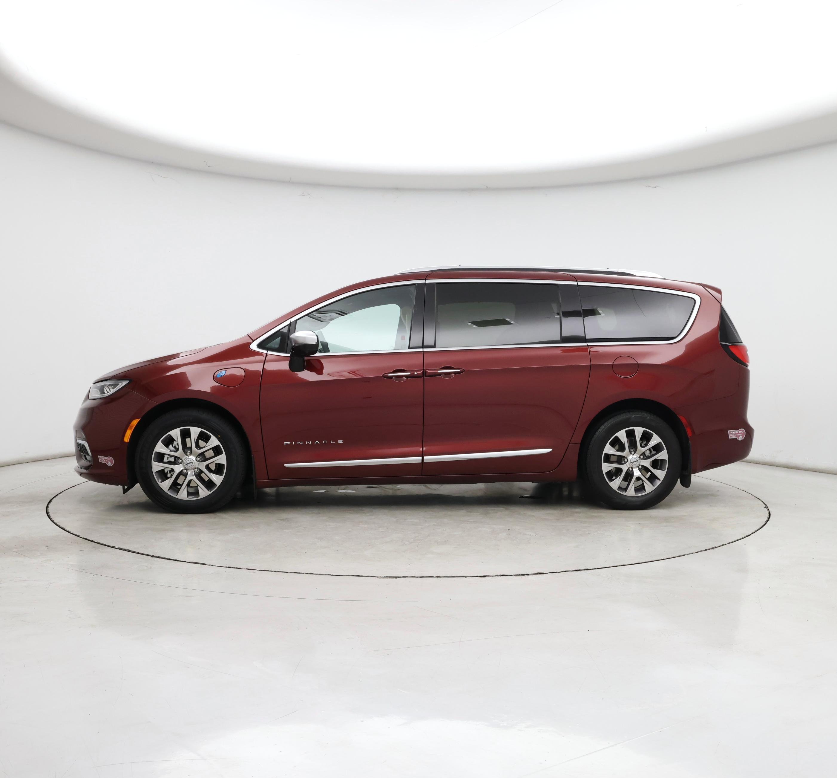 Thumbnail: 2023 Chrysler Pacifica - 3