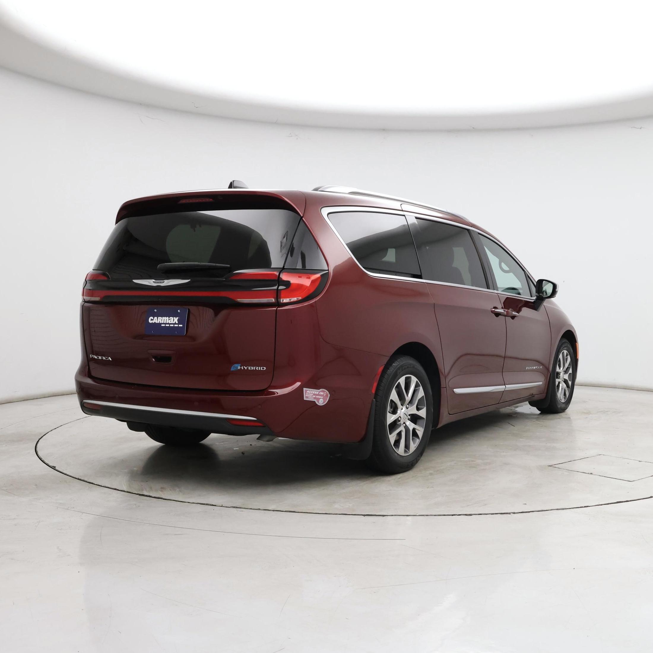 Thumbnail: 2023 Chrysler Pacifica - 8